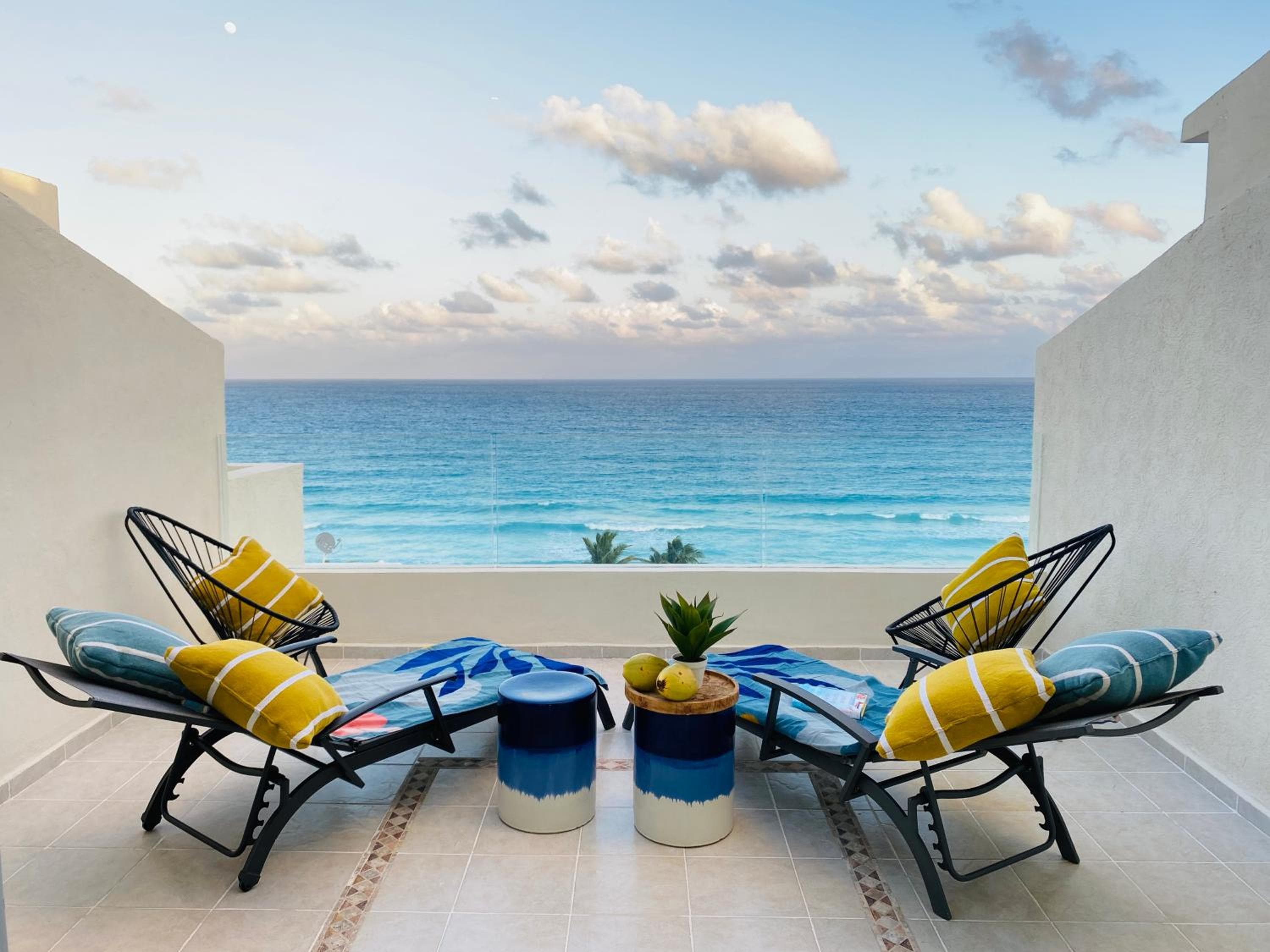 Beachfront Three-Story Coastal Penthouse, 3BR-3BA — 17