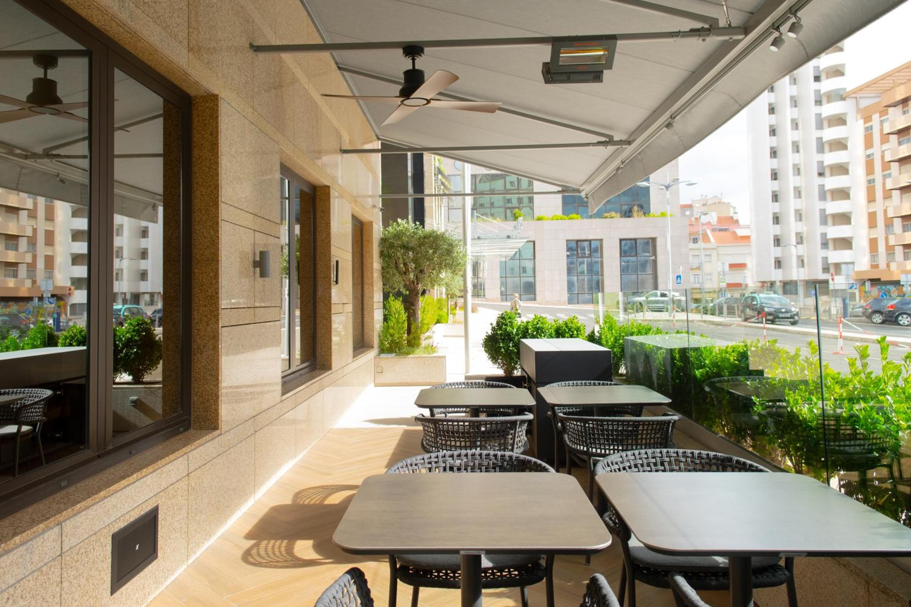 SANA Metropolitan Hotel — 9