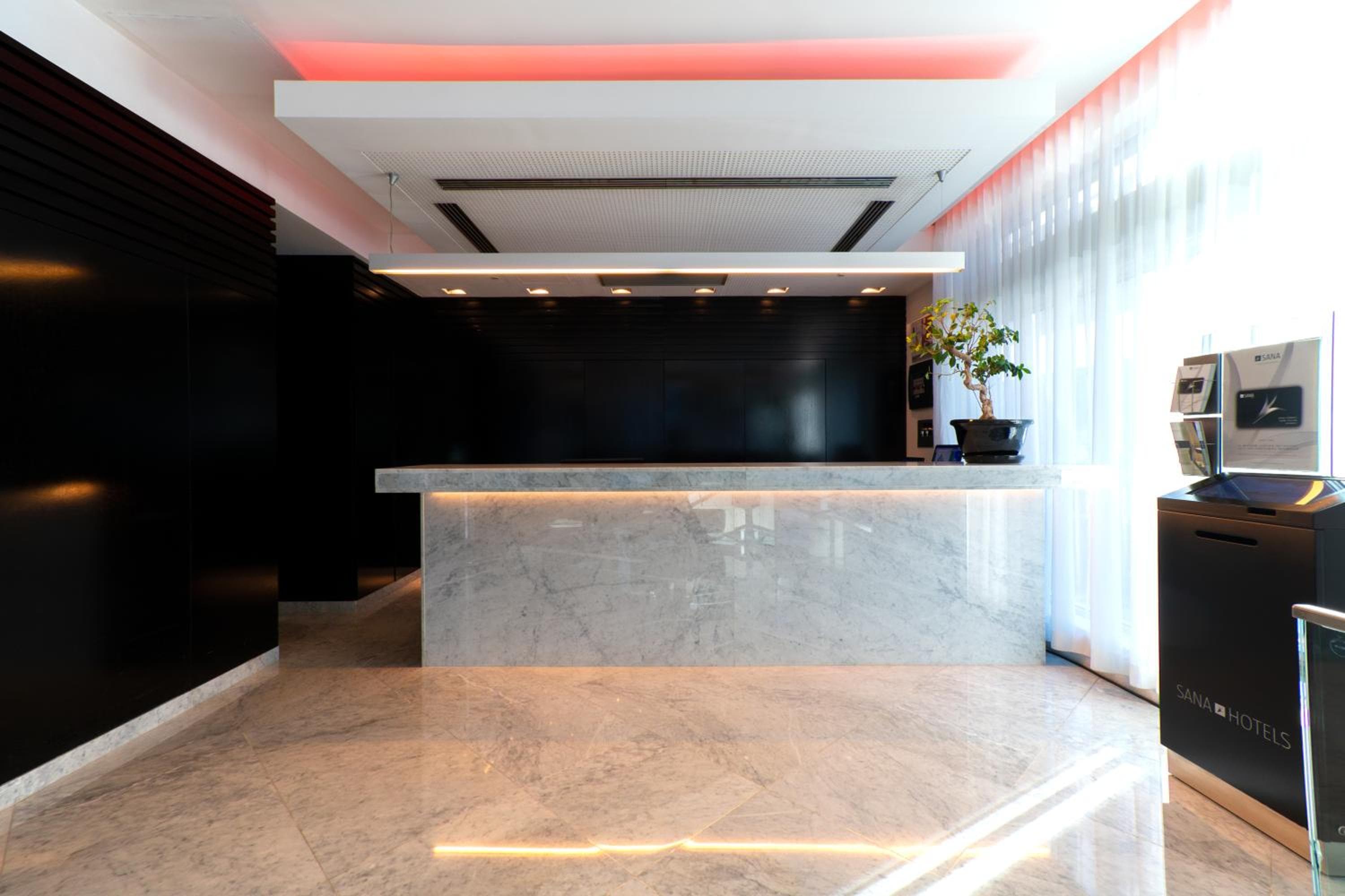LÌ Capitol Hotel — 3