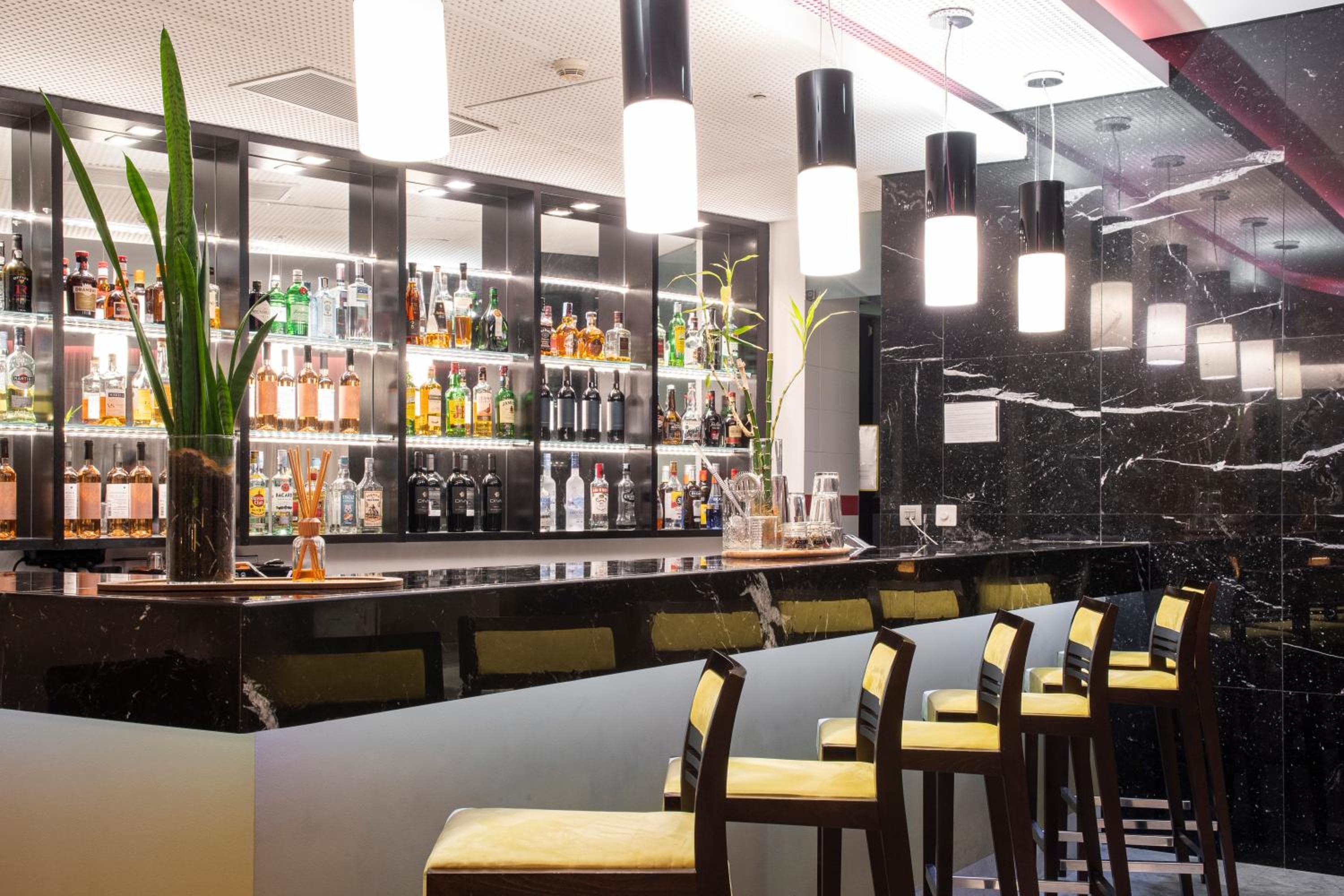 LÌ Capitol Hotel — 4