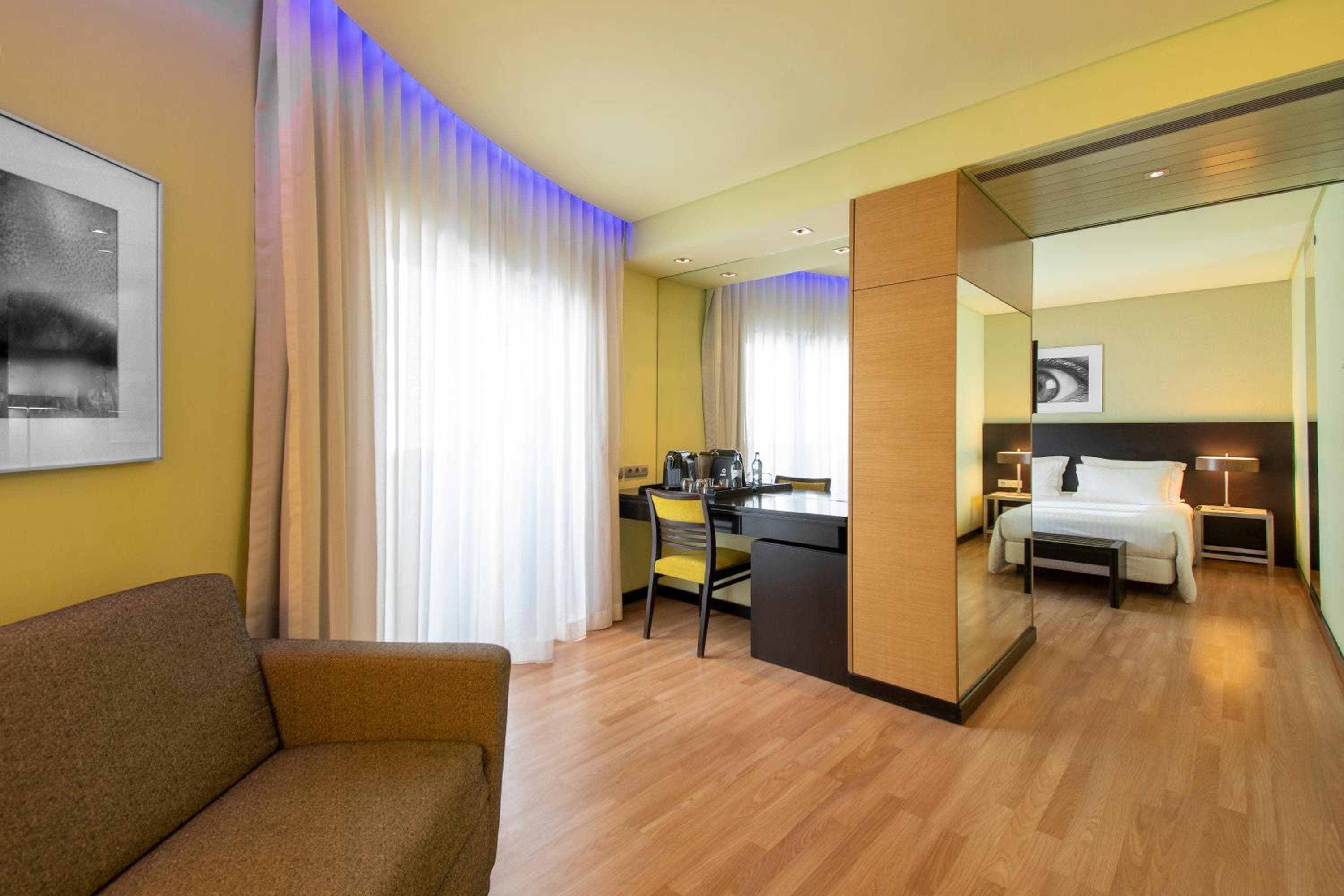 LÌ Capitol Hotel — 26