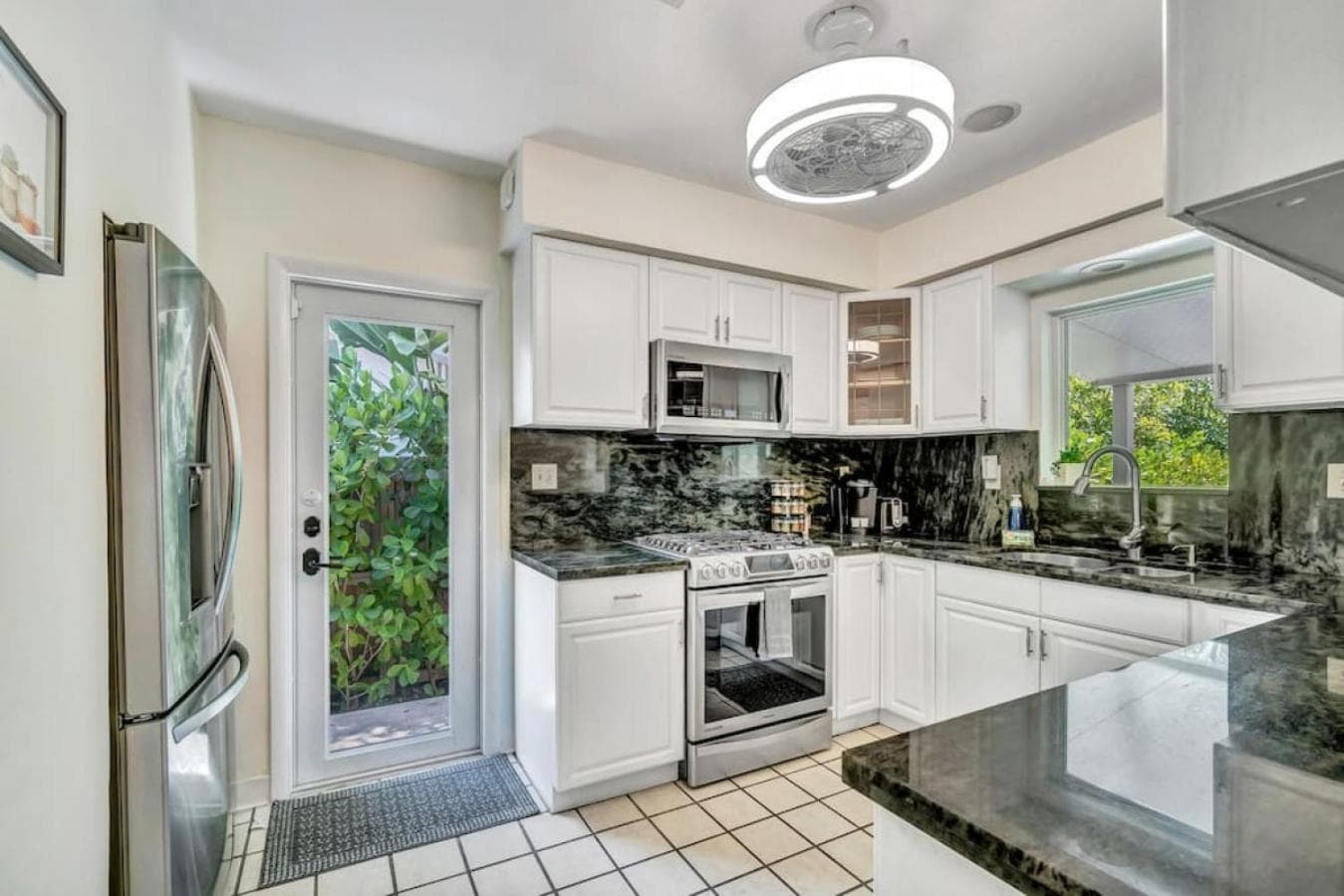 Victoria Park Oasis with Heated Pool and More — 7