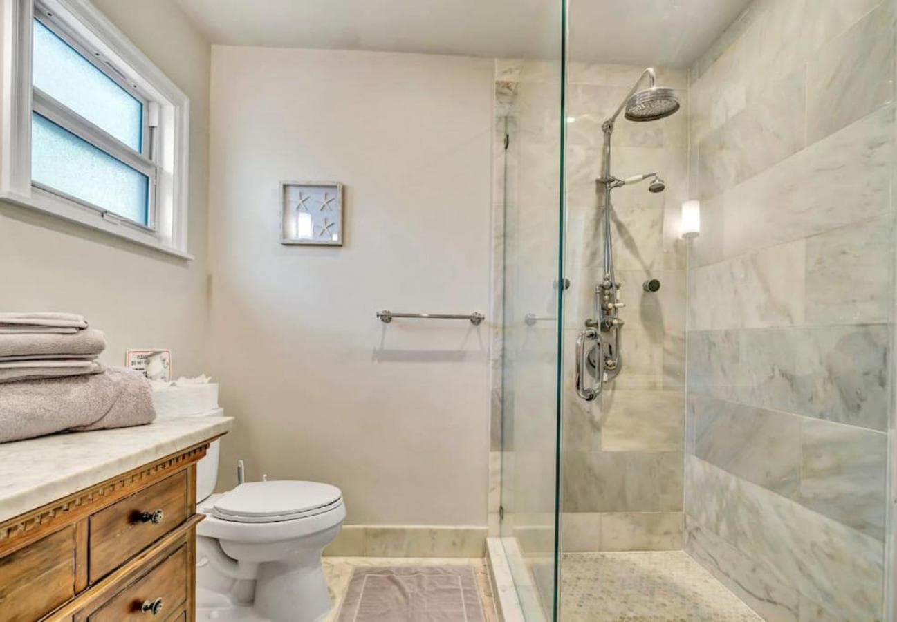 Victoria Park Oasis with Heated Pool and More — 12