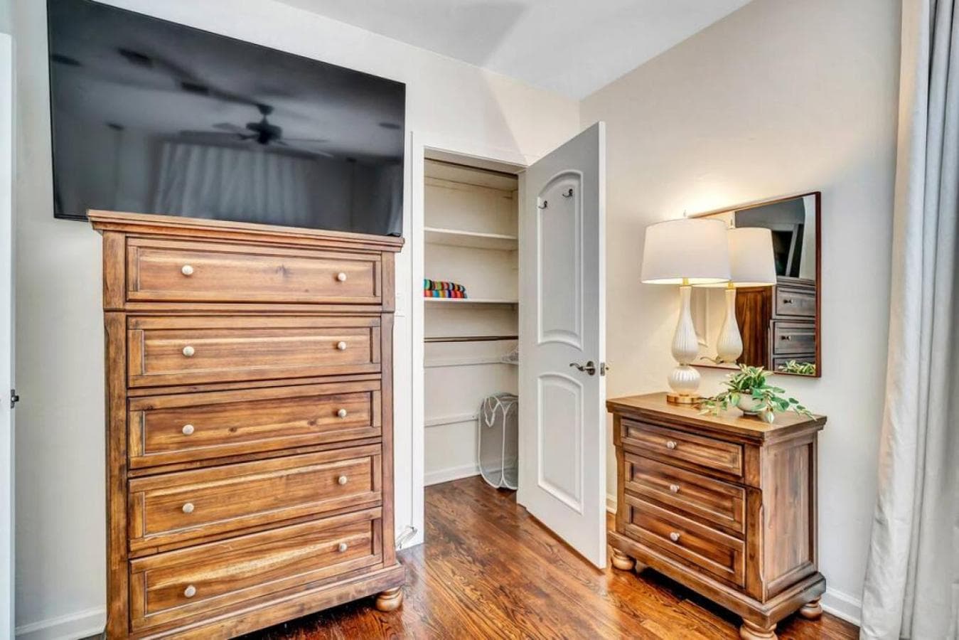 Victoria Park Oasis with Heated Pool and More — 30