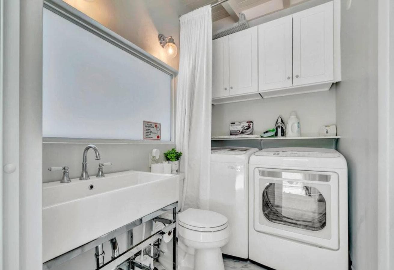 Victoria Park Oasis with Heated Pool and More — 25