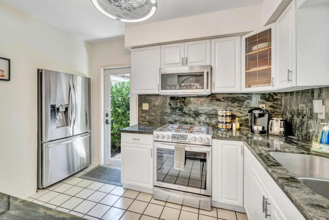 Victoria Park Oasis with Heated Pool and More — 28