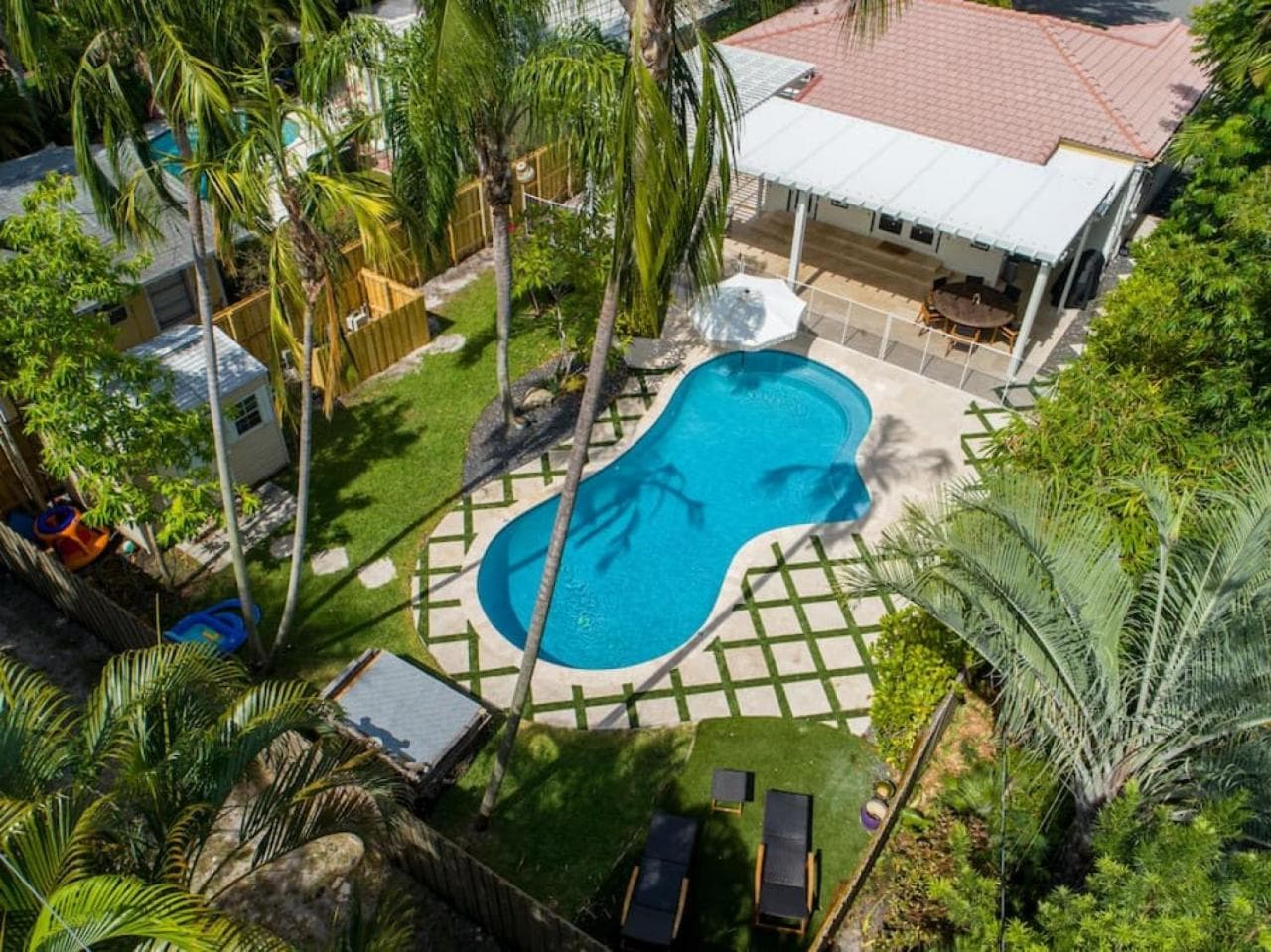 Victoria Park Oasis with Heated Pool and More — 10