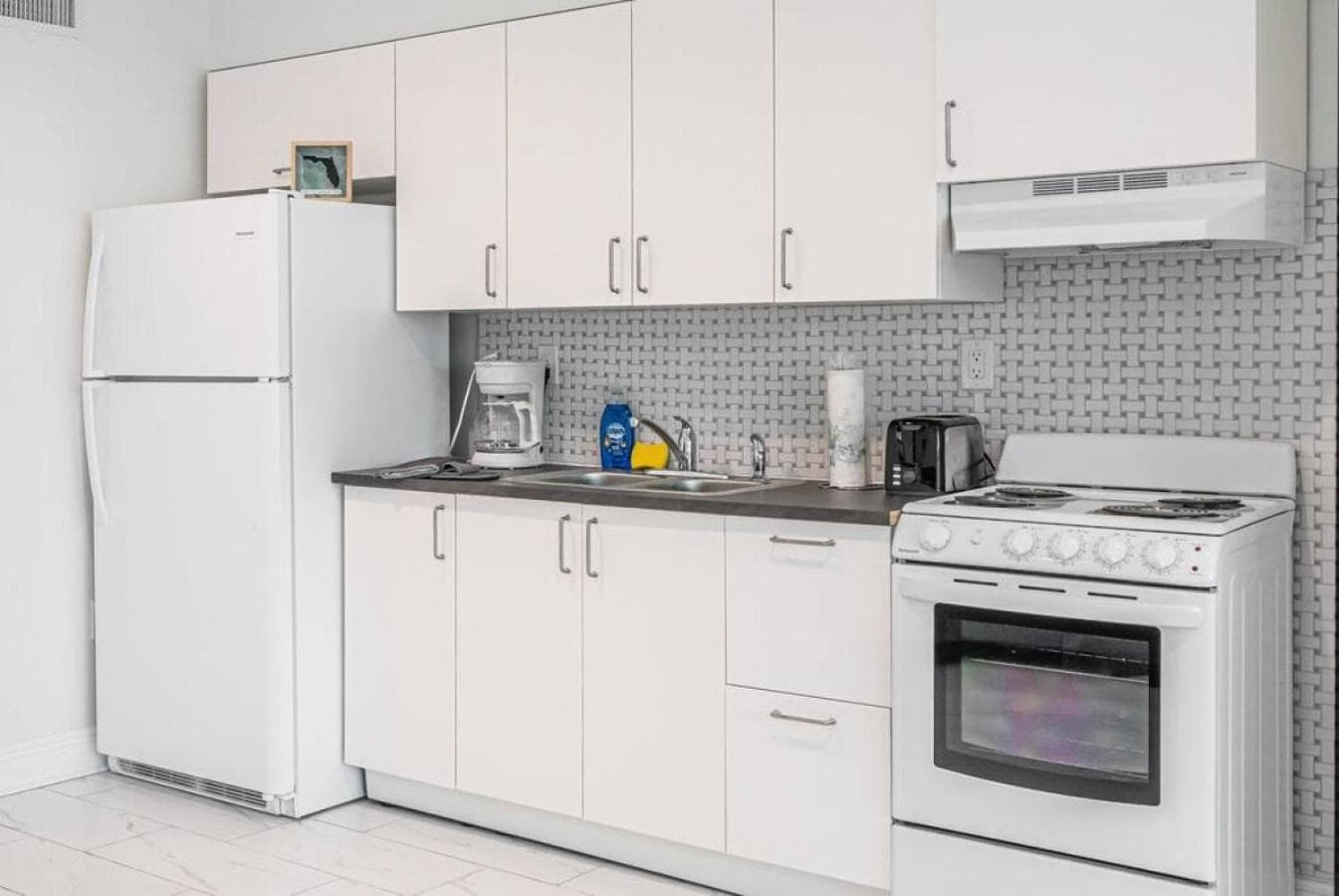 The Purple Pelican Beachfront con Ocean Balcony Unit 5 — 23