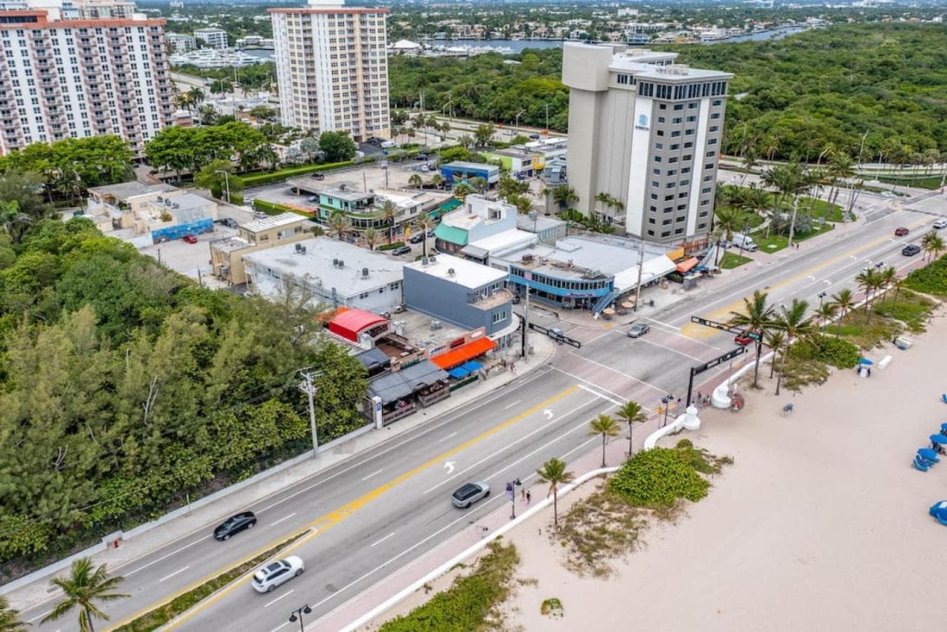 The Purple Pelican Beachfront con Ocean Balcony Unit 5 — 27