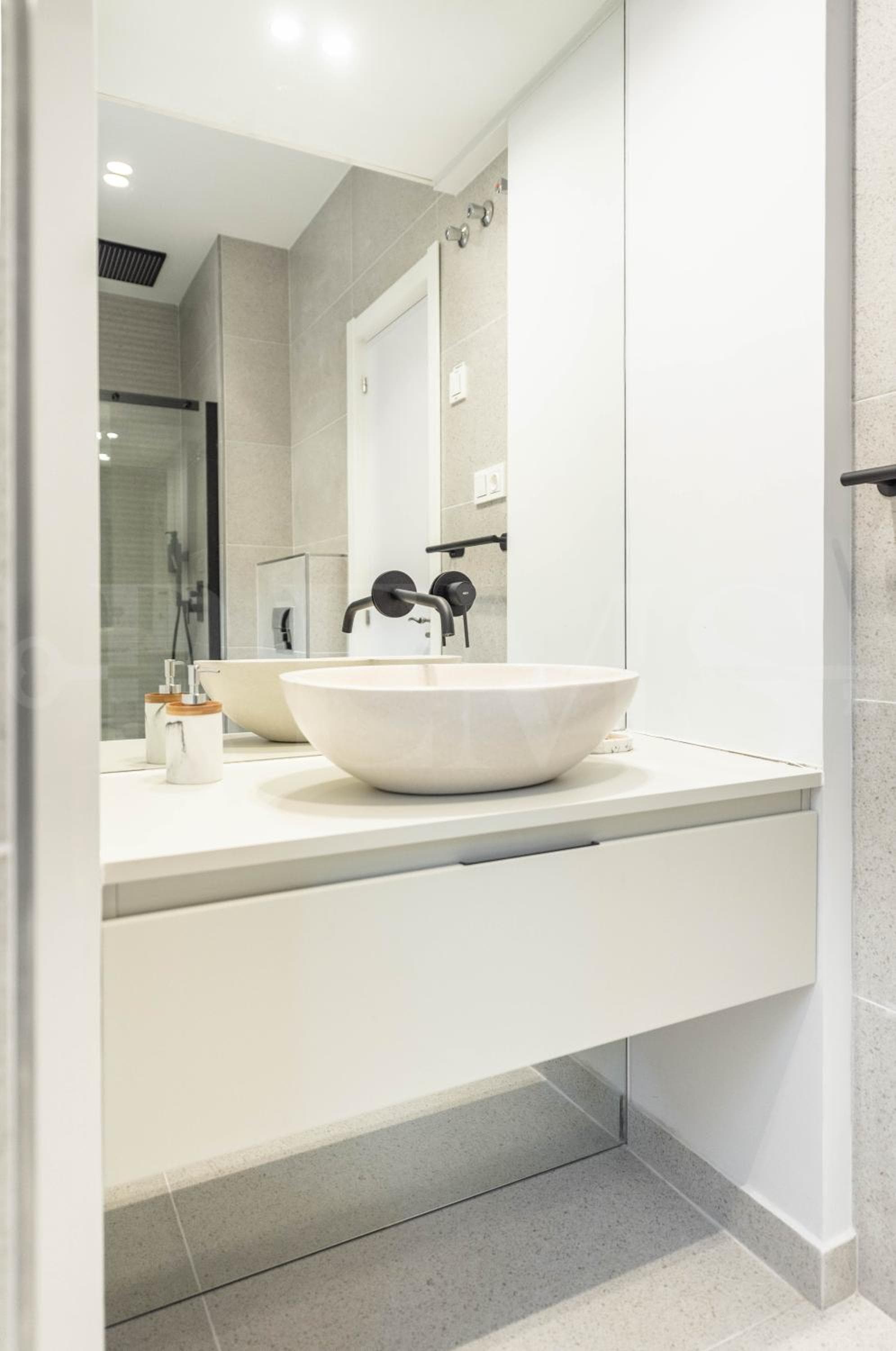 Exklusive Wohnung mit Balkon und Stadtblick von REMS — 10