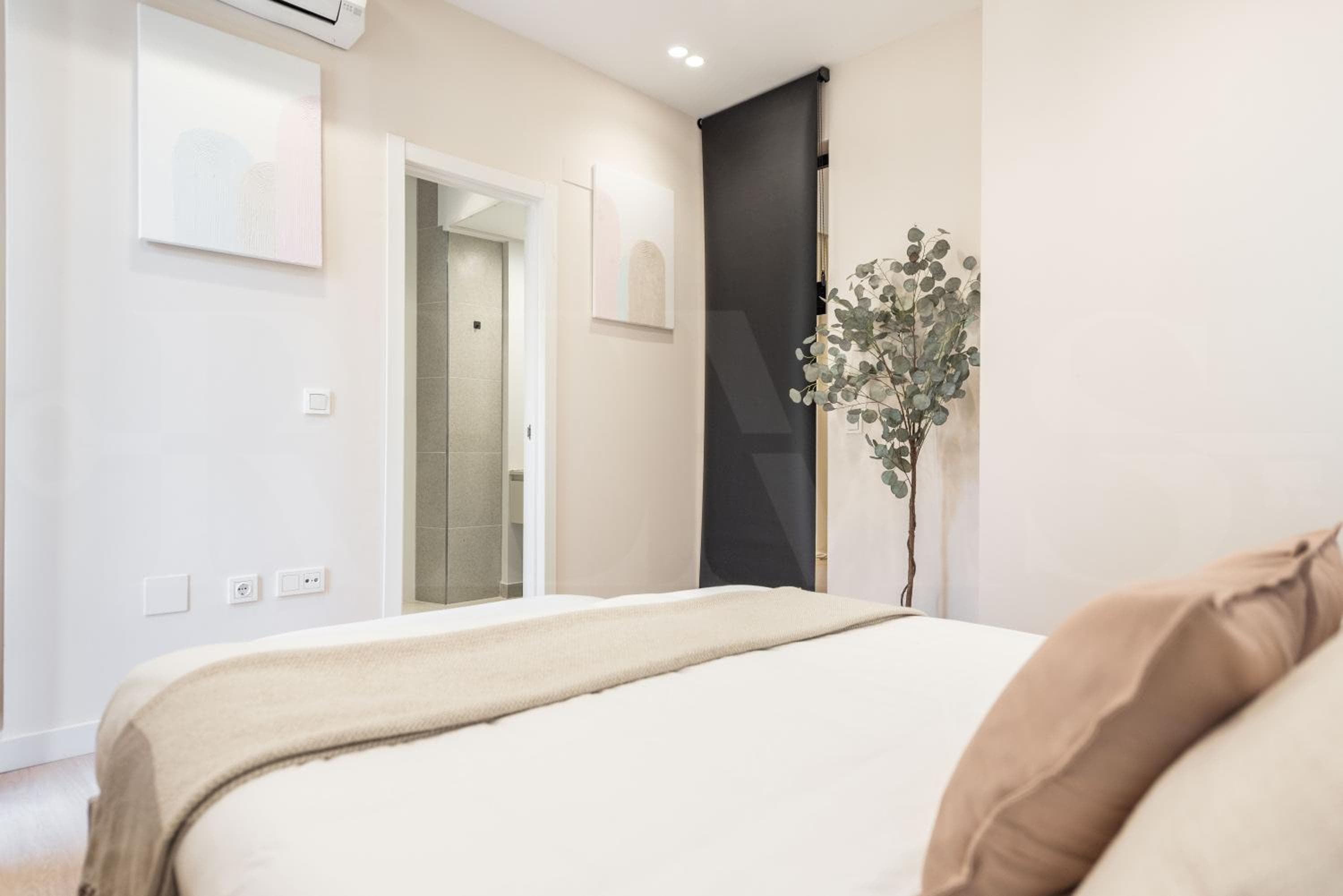 Exklusive Wohnung mit Balkon und Stadtblick von REMS — 25