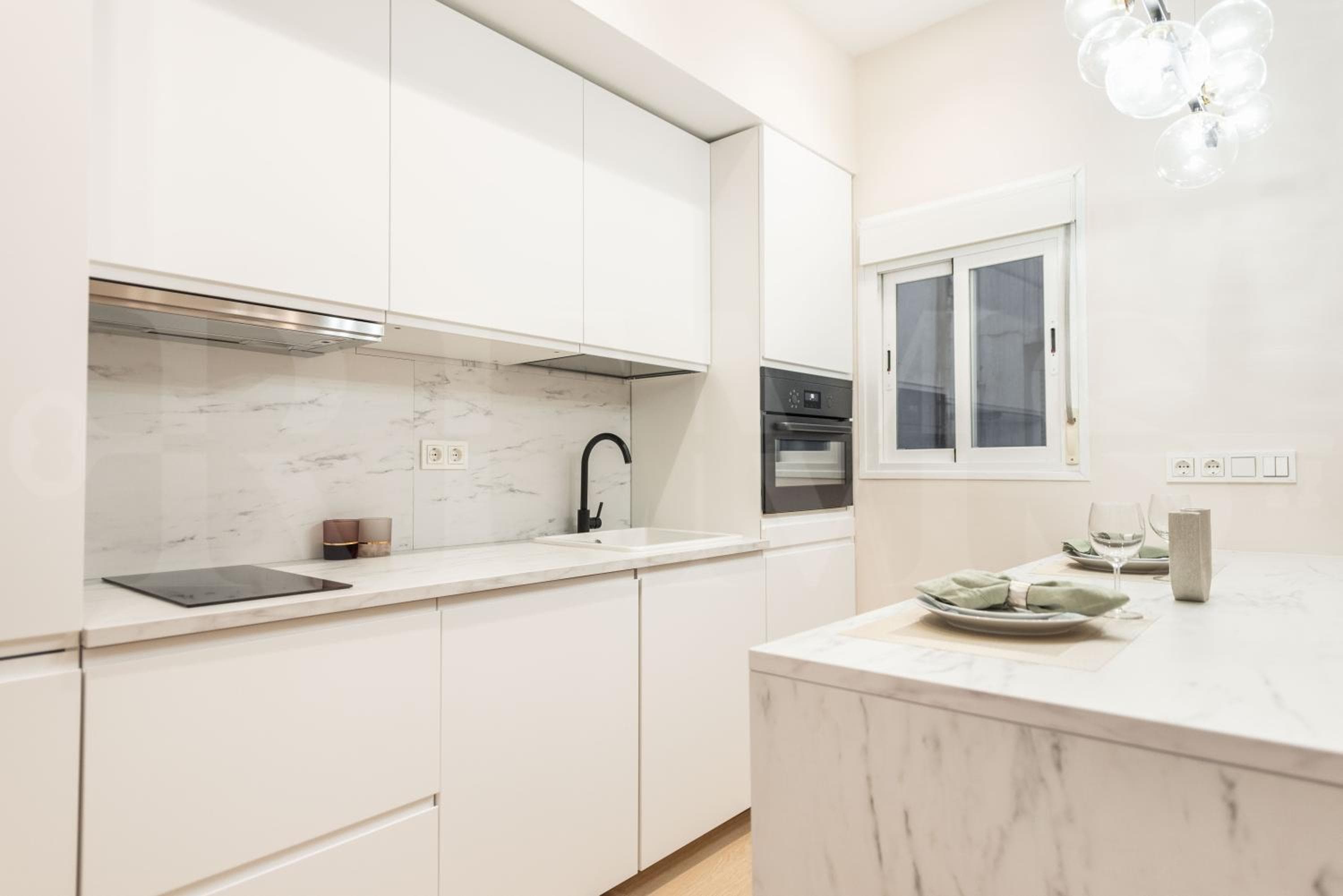 Exklusive Wohnung mit Balkon und Stadtblick von REMS — 15