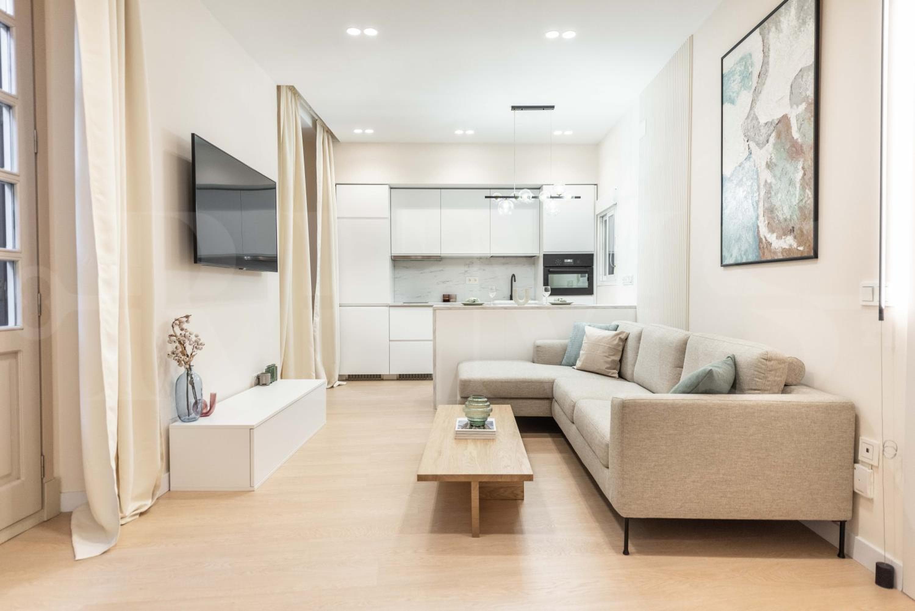 Exklusive Wohnung mit Balkon und Stadtblick von REMS — 11