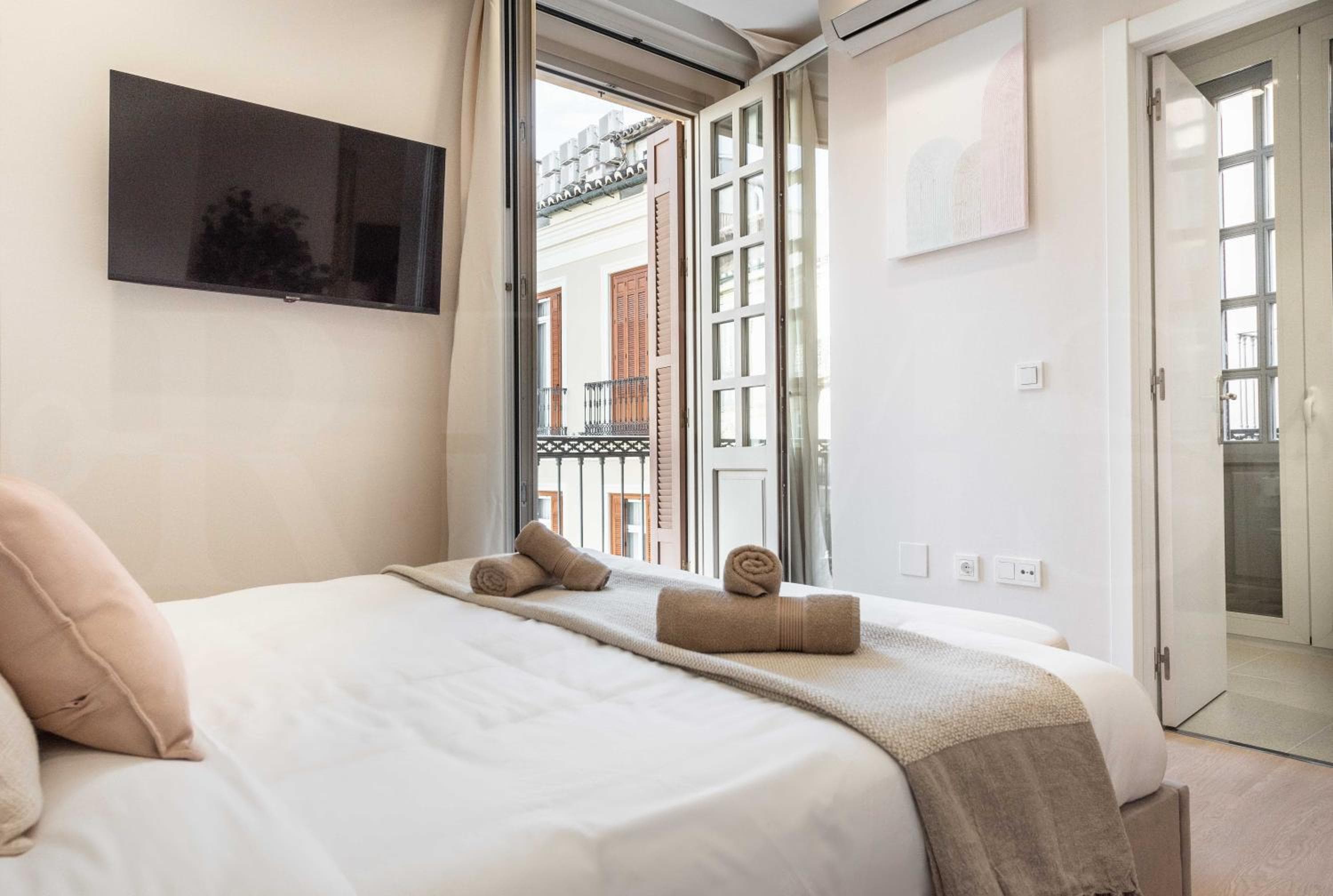 Exklusive Wohnung mit Balkon und Stadtblick von REMS — 18