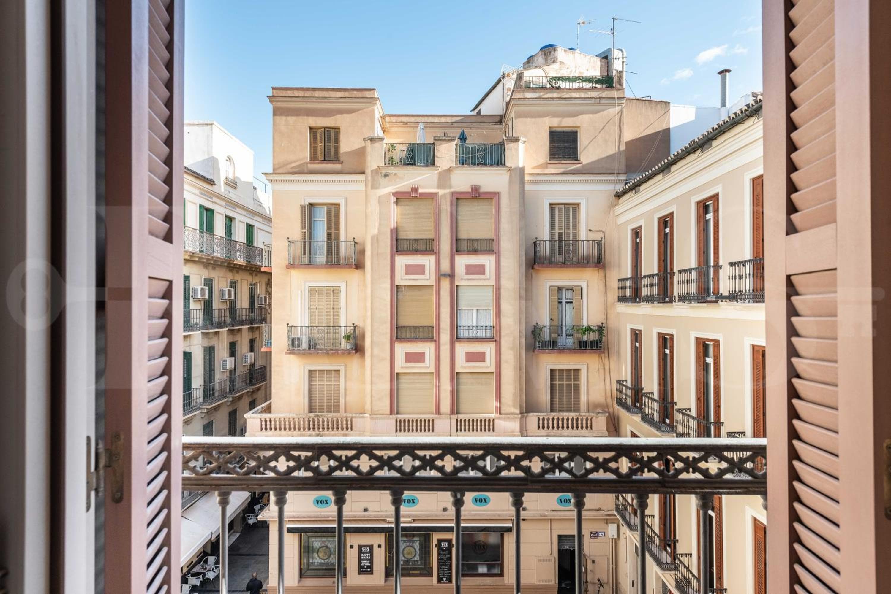Exklusive Wohnung mit Balkon und Stadtblick von REMS — 2