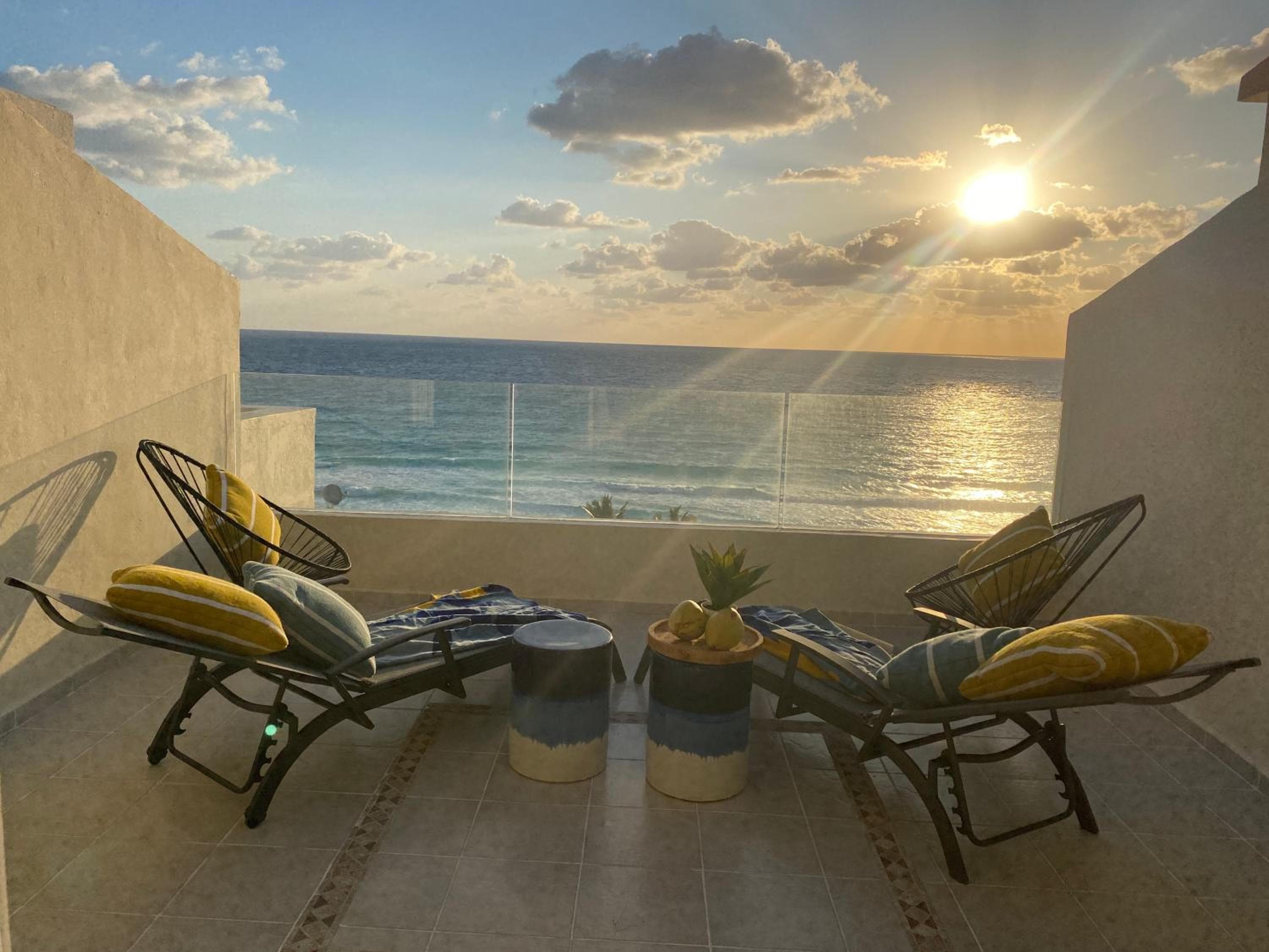 Penthouse mit drei Schlafzimmern und drei Etagen mit Blick auf das Meer am Strand — 2
