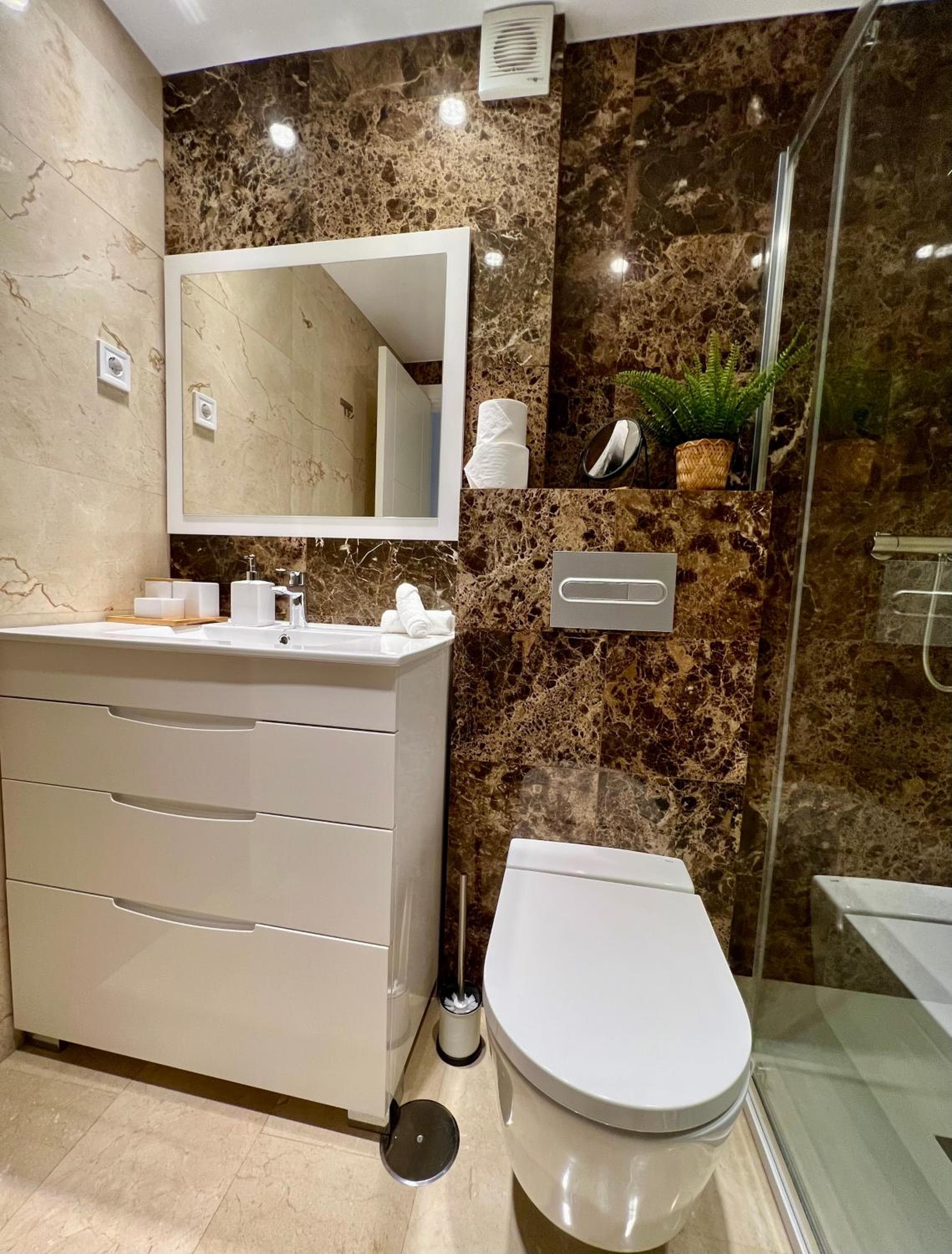 Apartamentos Prestige Málaga - Suite III — 16