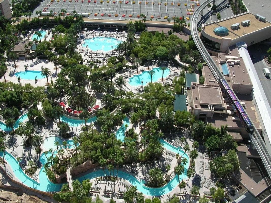 Jet di lusso al The Signature Condo Hotel — 10