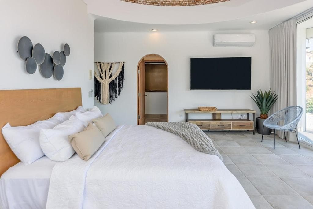 The one and only Pedregal Hollywood House — 12