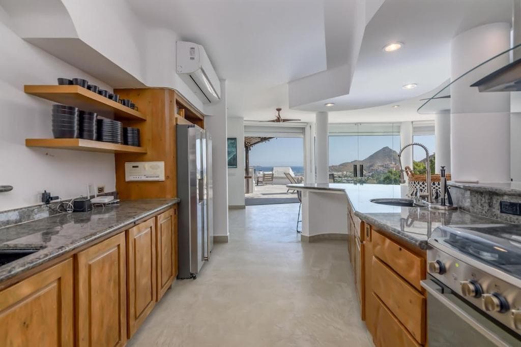 The one and only Pedregal Hollywood House — 21