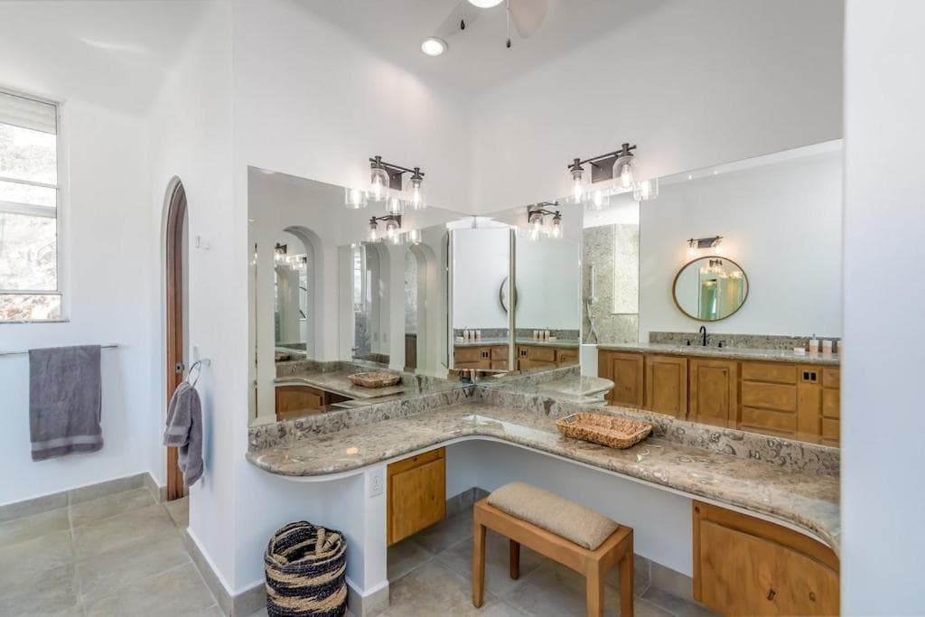The one and only Pedregal Hollywood House — 14