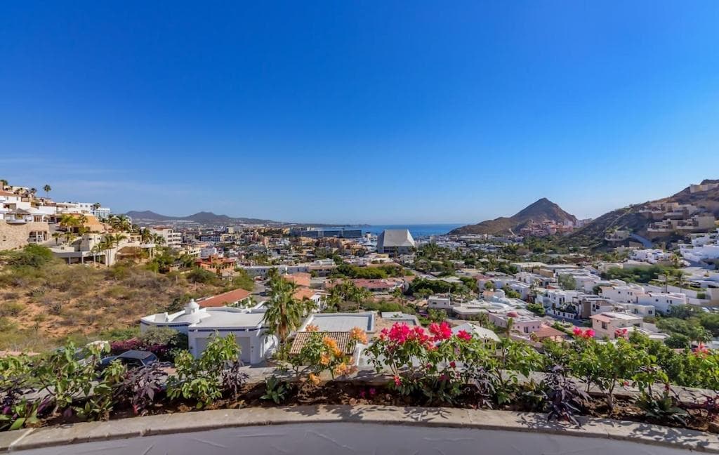 The one and only Pedregal Hollywood House — 24