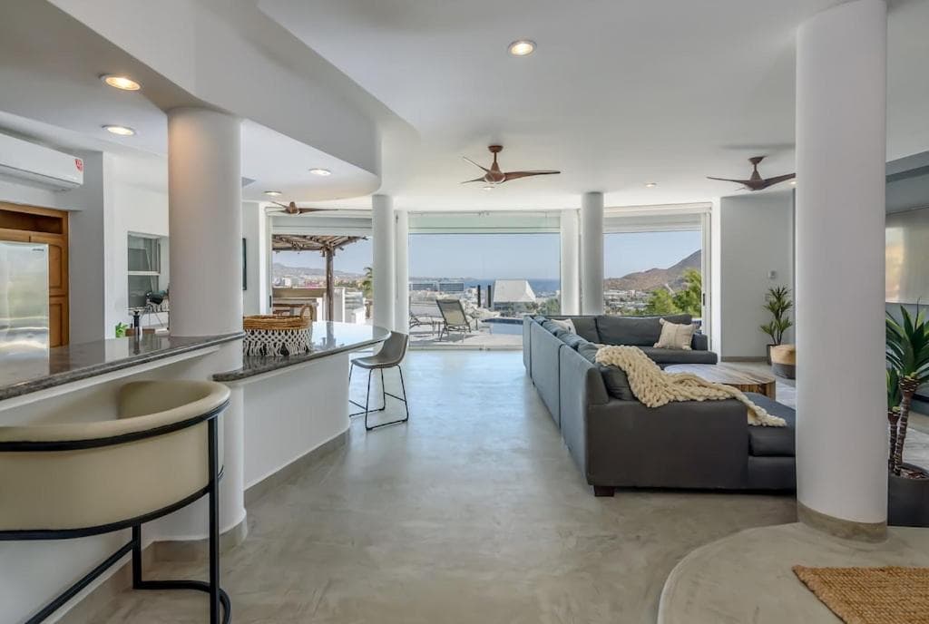 The one and only Pedregal Hollywood House — 28