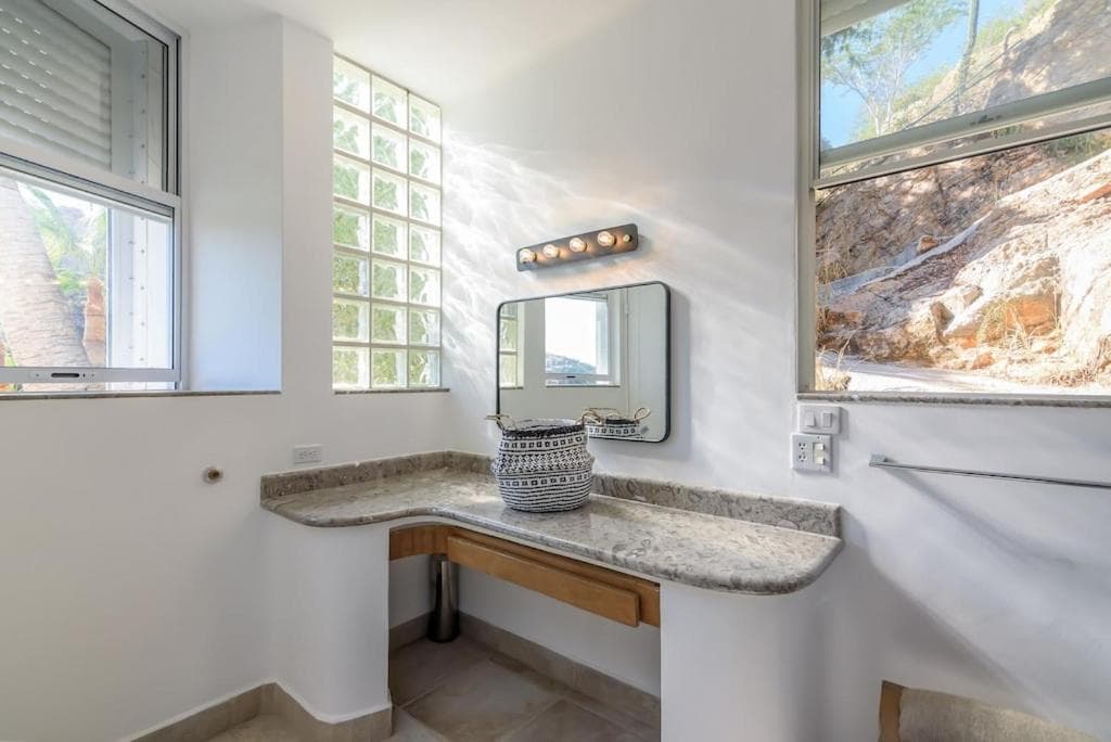 The one and only Pedregal Hollywood House — 22
