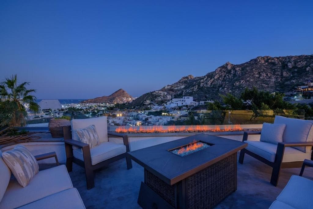 The one and only Pedregal Hollywood House — 13