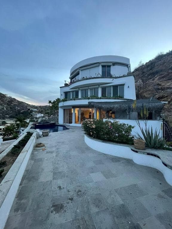 The one and only Pedregal Hollywood House — 1