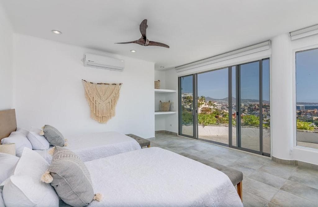 The one and only Pedregal Hollywood House — 20