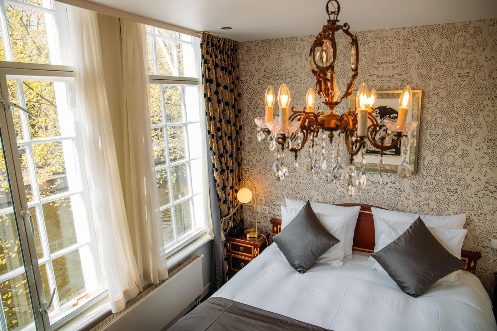 Ambassade Hotel — 16