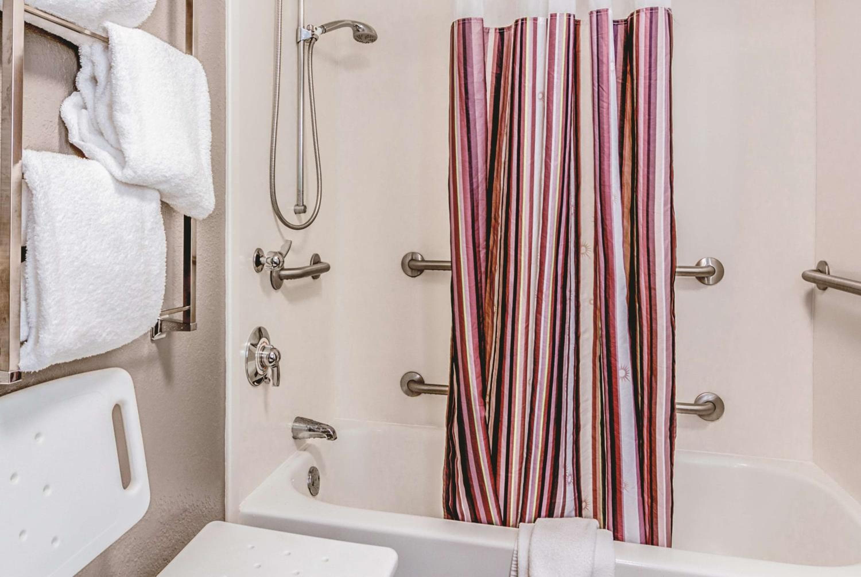 La Quinta by Wyndham Las Vegas Summerlin Tech — 19