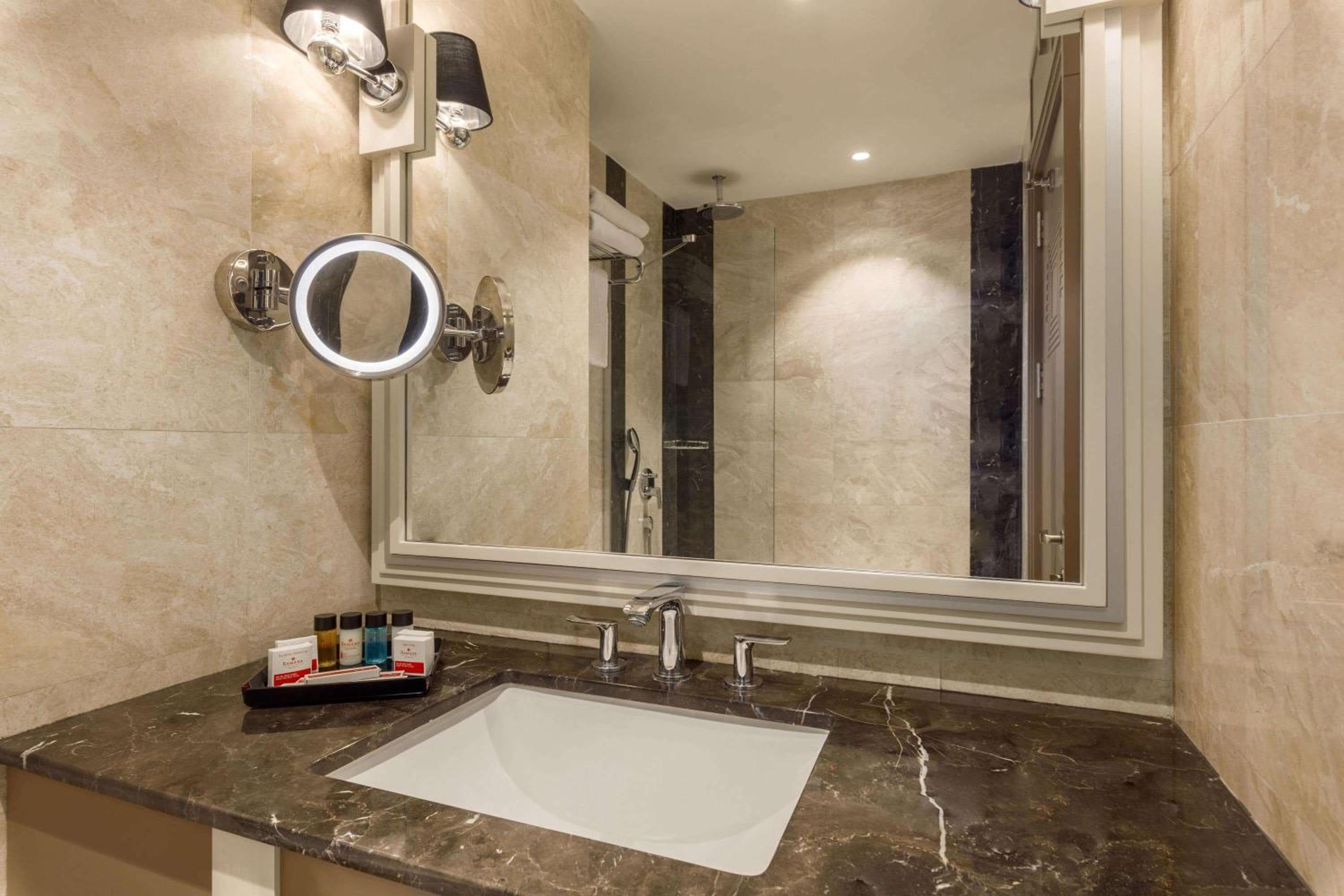 Ramada by Wyndham Istanbul Golden Horn — 24