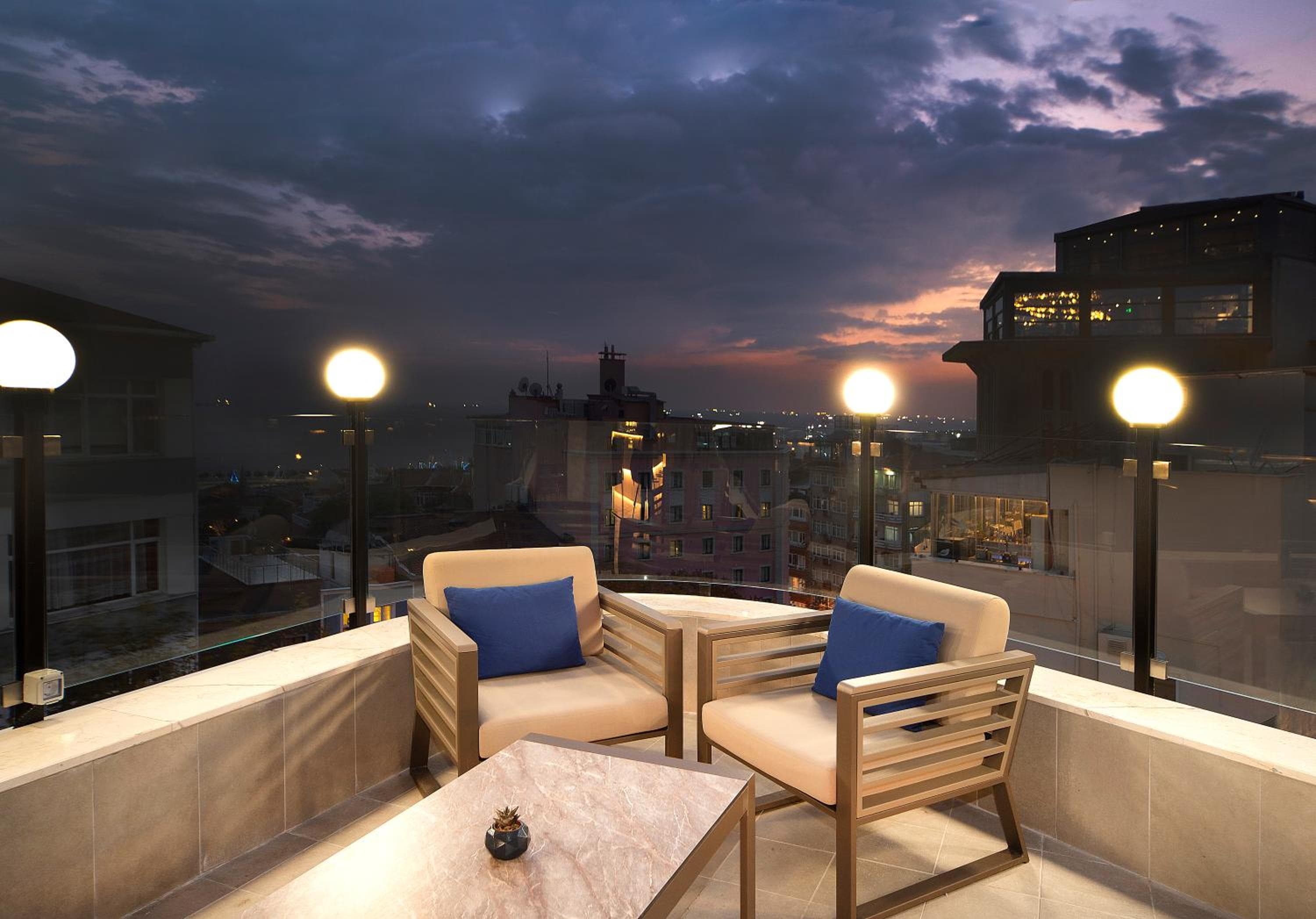 Aprilis Deluxe Hotel — 10