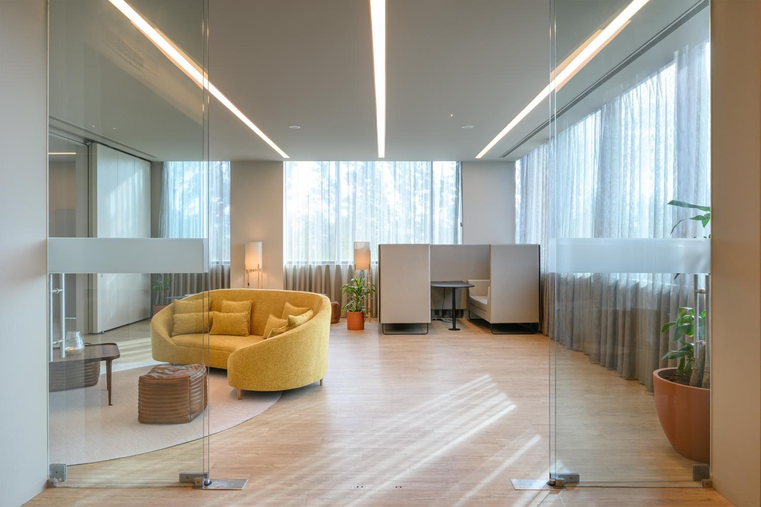 Meliá Lisboa Aeroporto hotel, Rua C, Aeroporto Internacional de Lisboa, Lisbon, Portugal — photo 41