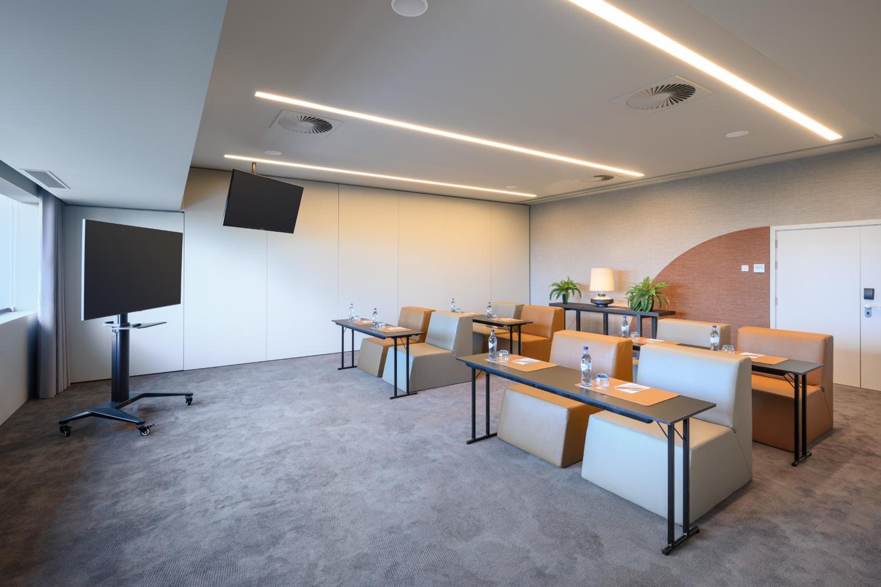 Meliá Lisboa Aeroporto hotel, Rua C, Aeroporto Internacional de Lisboa, Lisbon, Portugal — photo 51