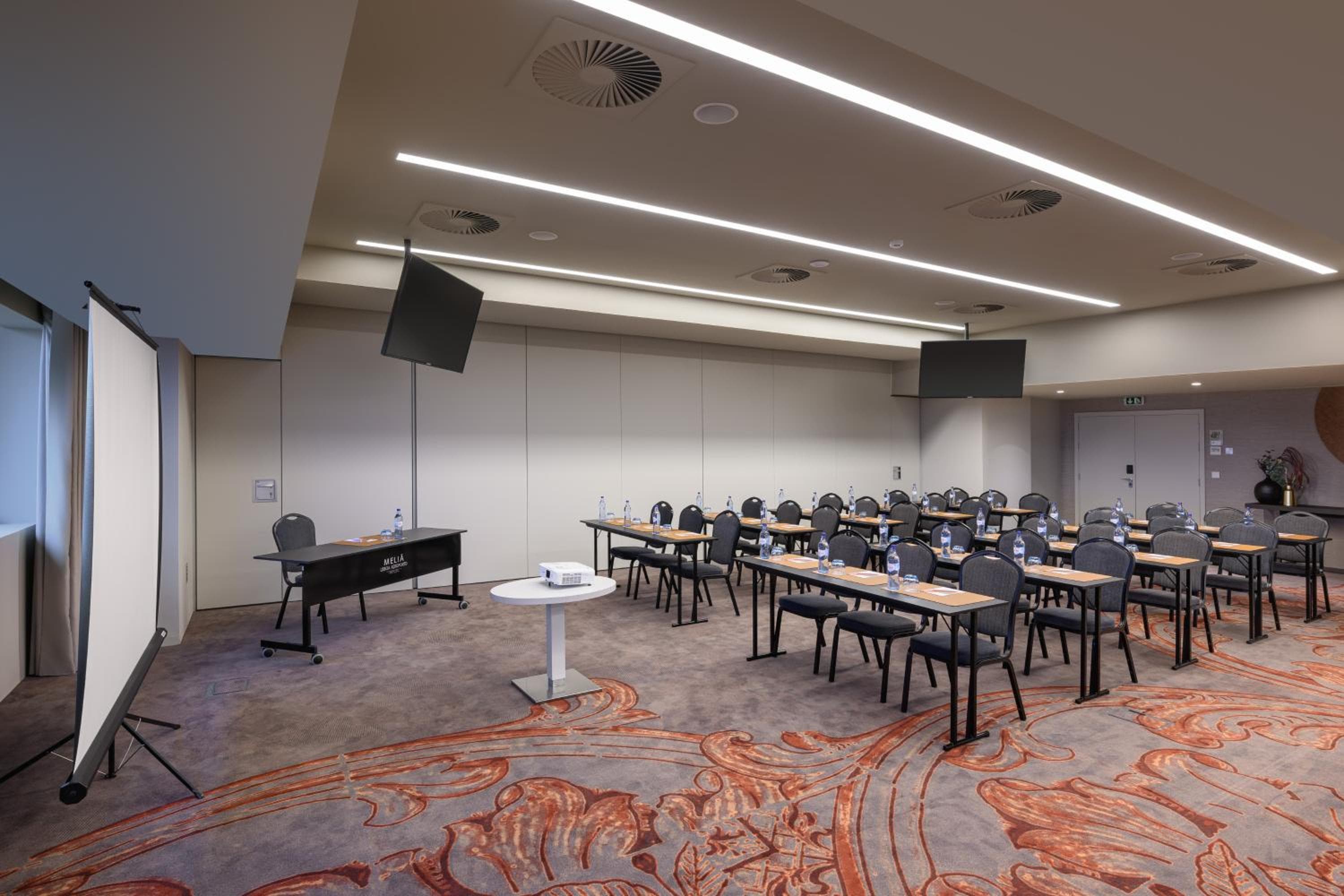 Meliá Lisboa Aeroporto hotel, Rua C, Aeroporto Internacional de Lisboa, Lisbon, Portugal — photo 46