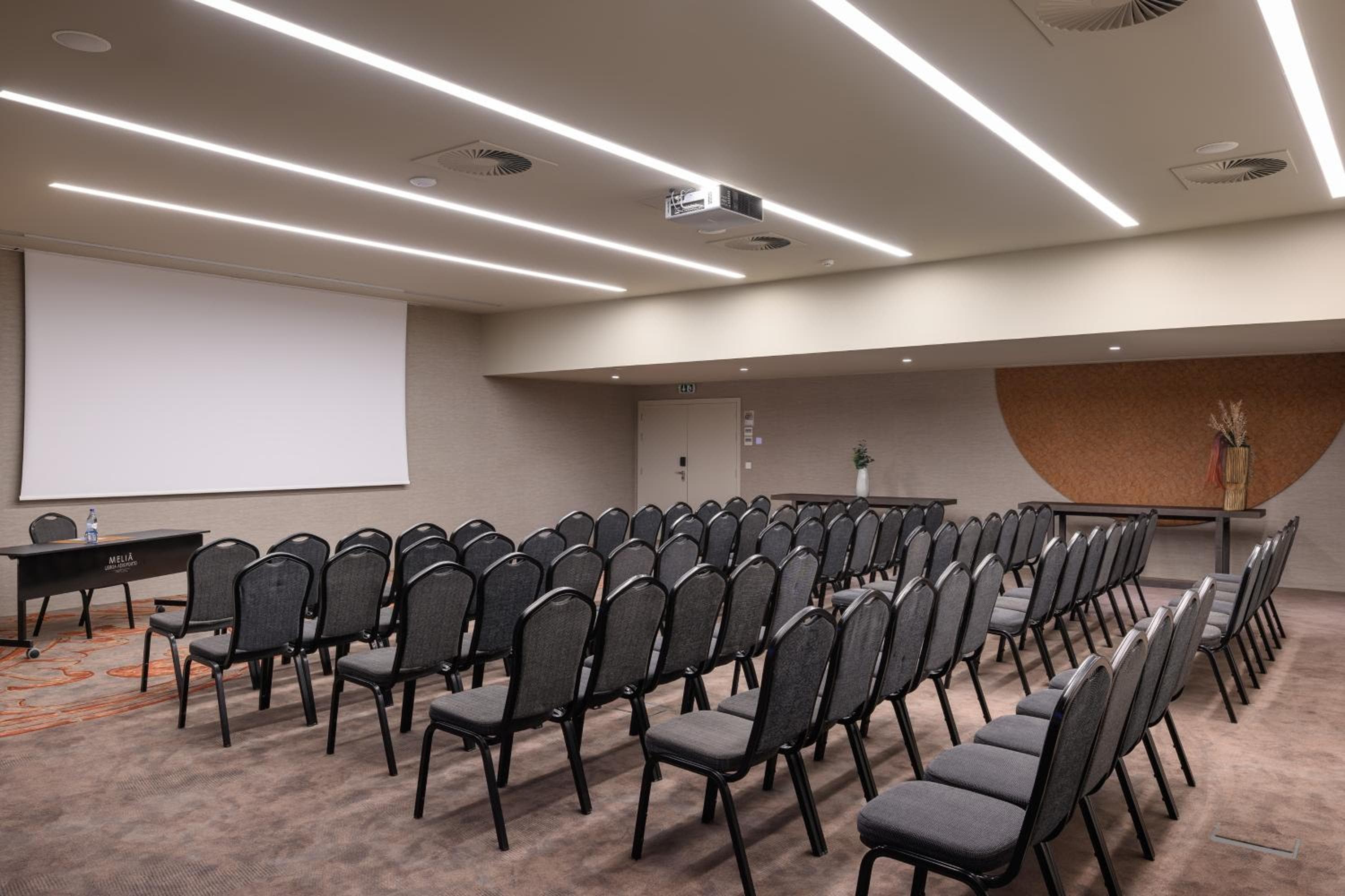 Meliá Lisboa Aeroporto hotel, Rua C, Aeroporto Internacional de Lisboa, Lisbon, Portugal — photo 47