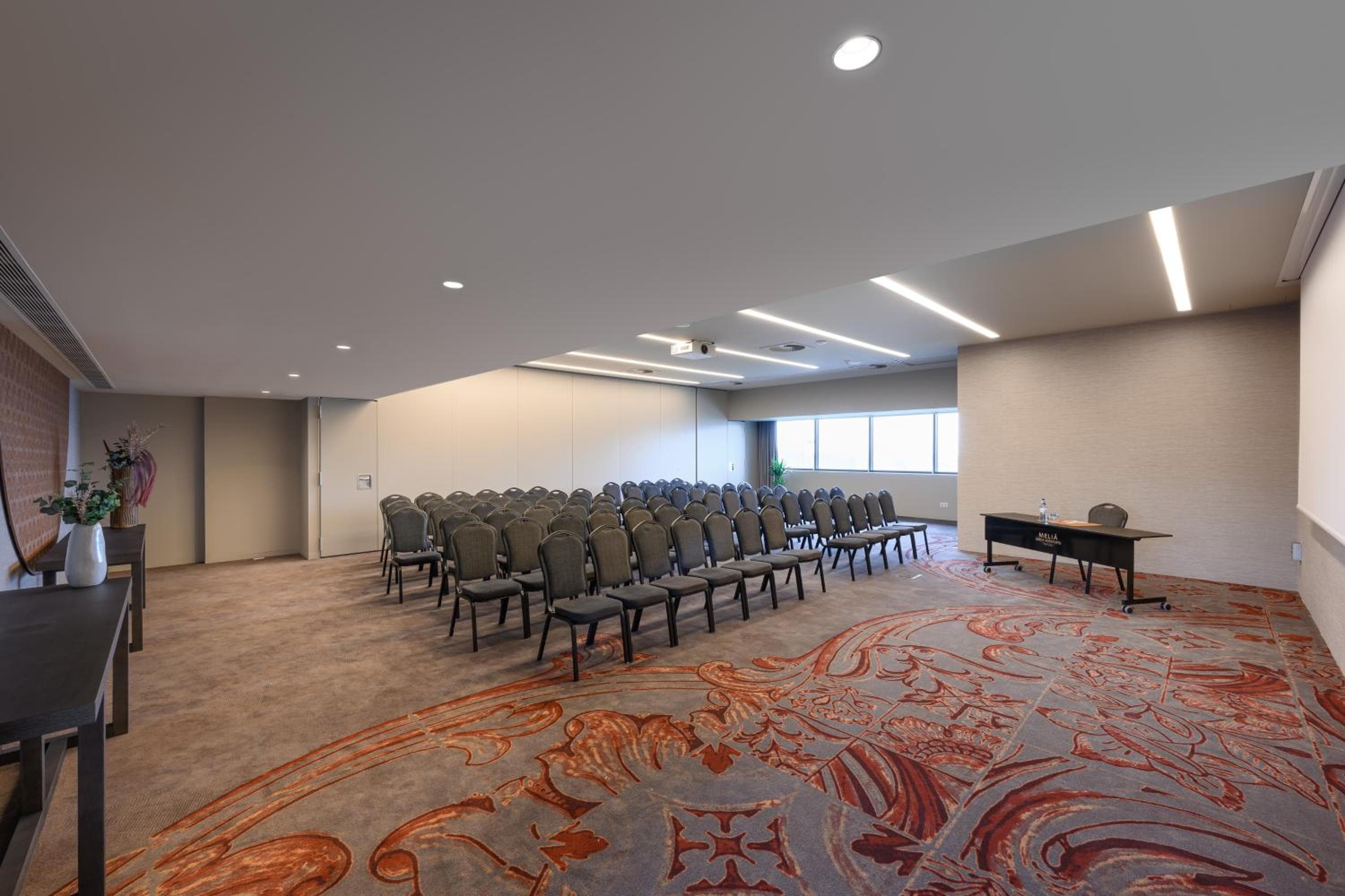 Meliá Lisboa Aeroporto hotel, Rua C, Aeroporto Internacional de Lisboa, Lisbon, Portugal — photo 49