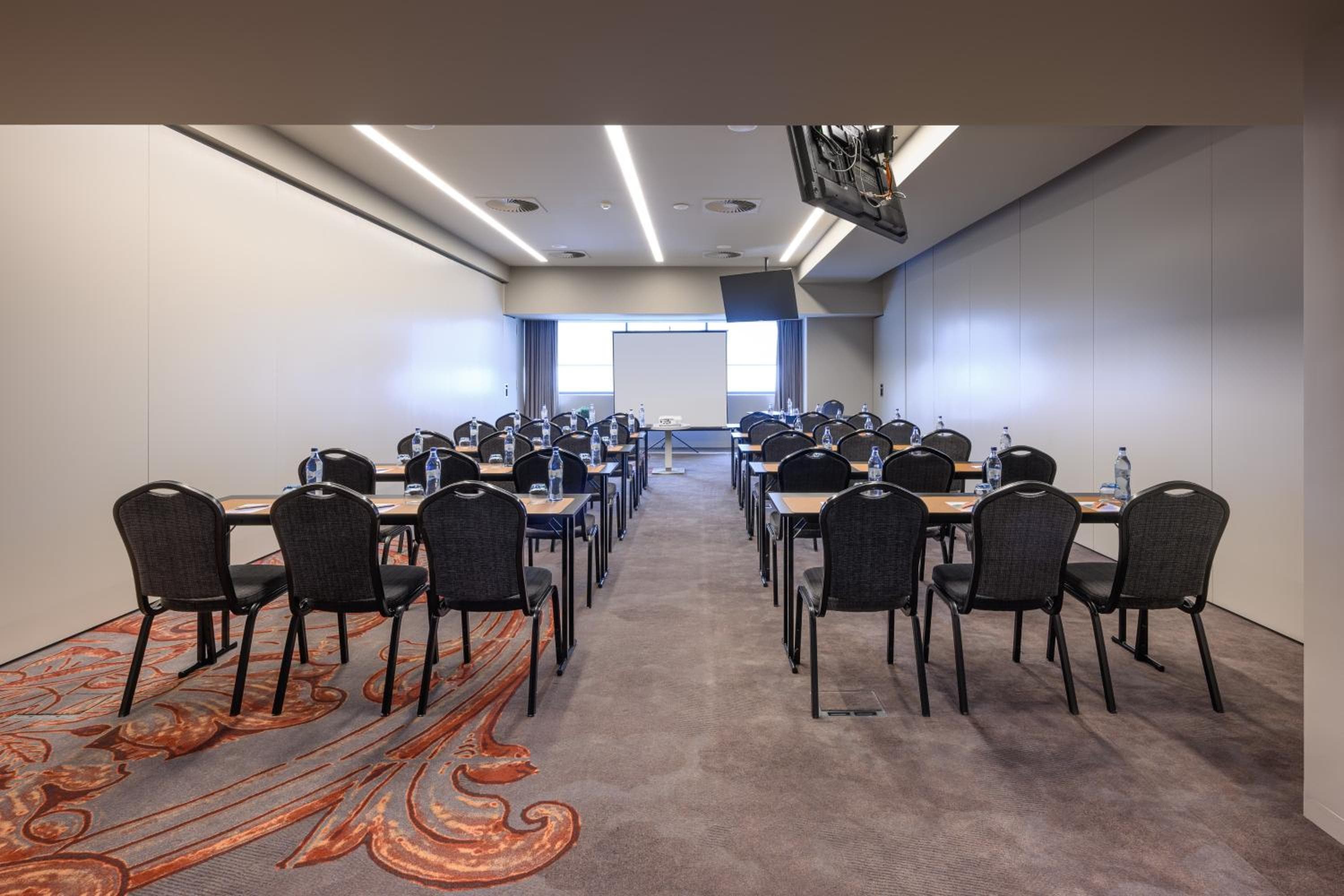 Meliá Lisboa Aeroporto hotel, Rua C, Aeroporto Internacional de Lisboa, Lisbon, Portugal — photo 53