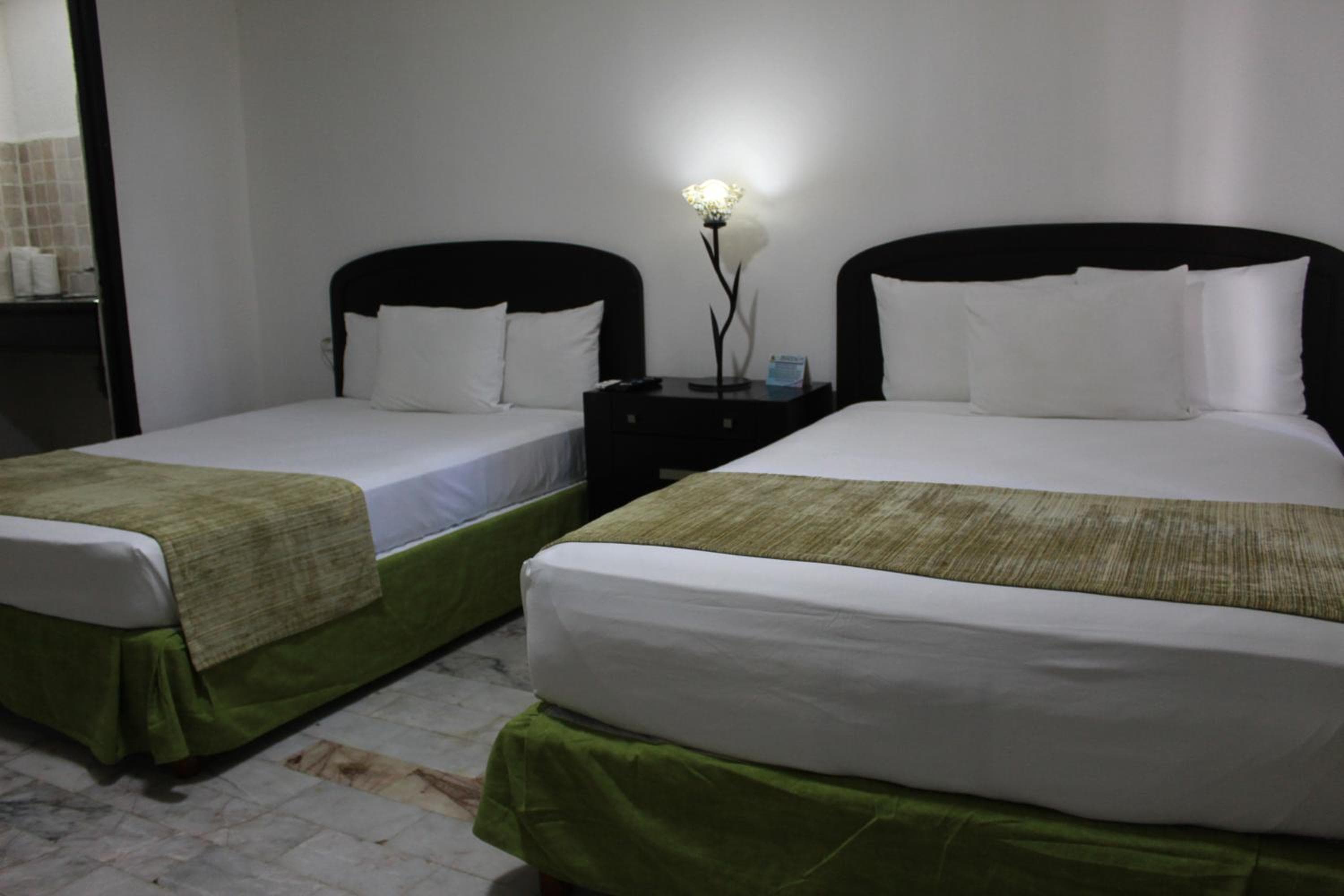 Hotel Green 16 — 27