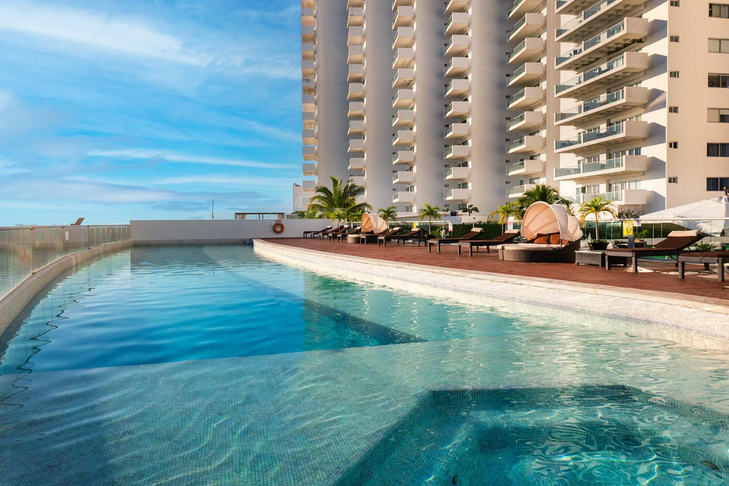 Suites Malecon Cancun — 2