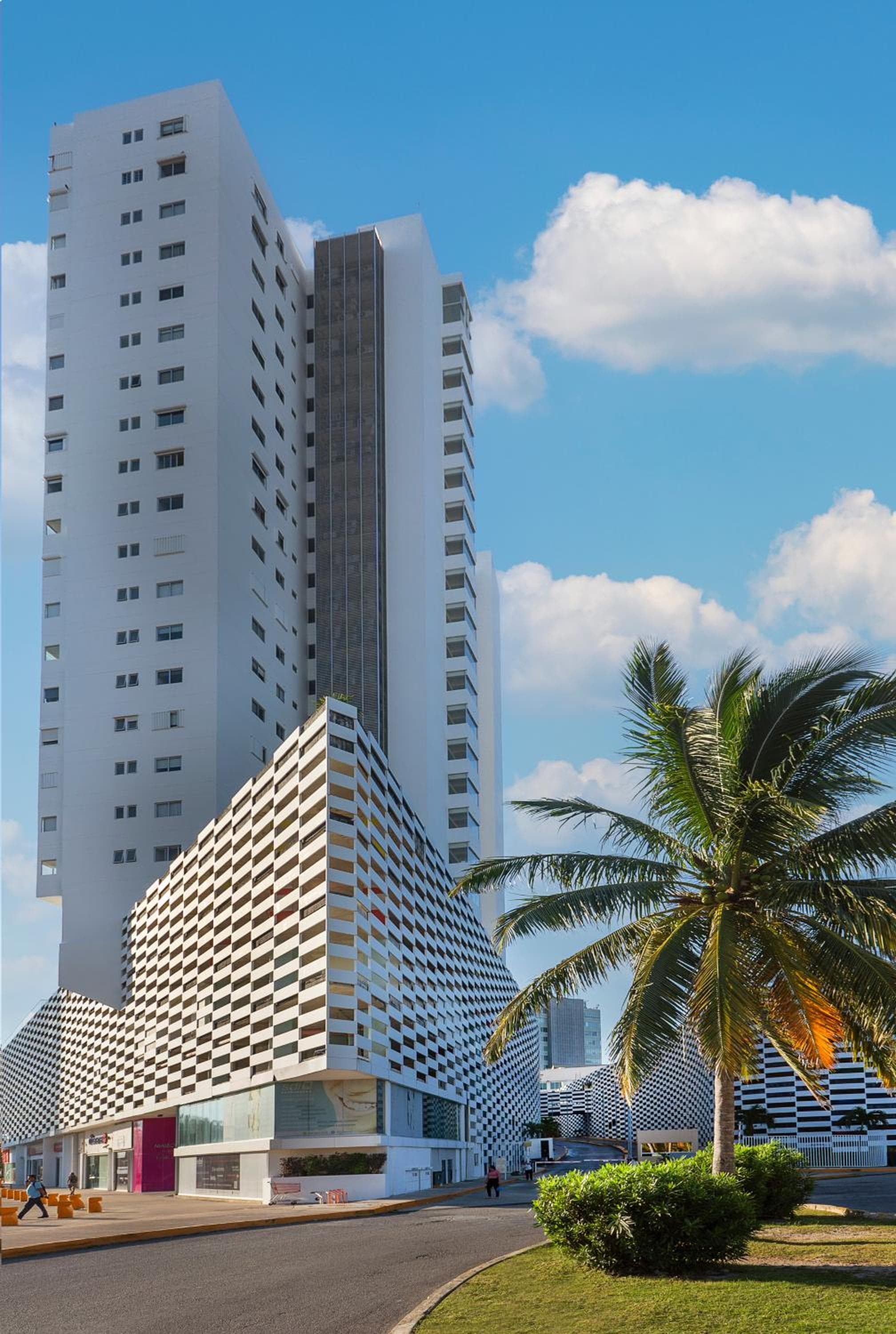 Suites Malecon Cancun — 13