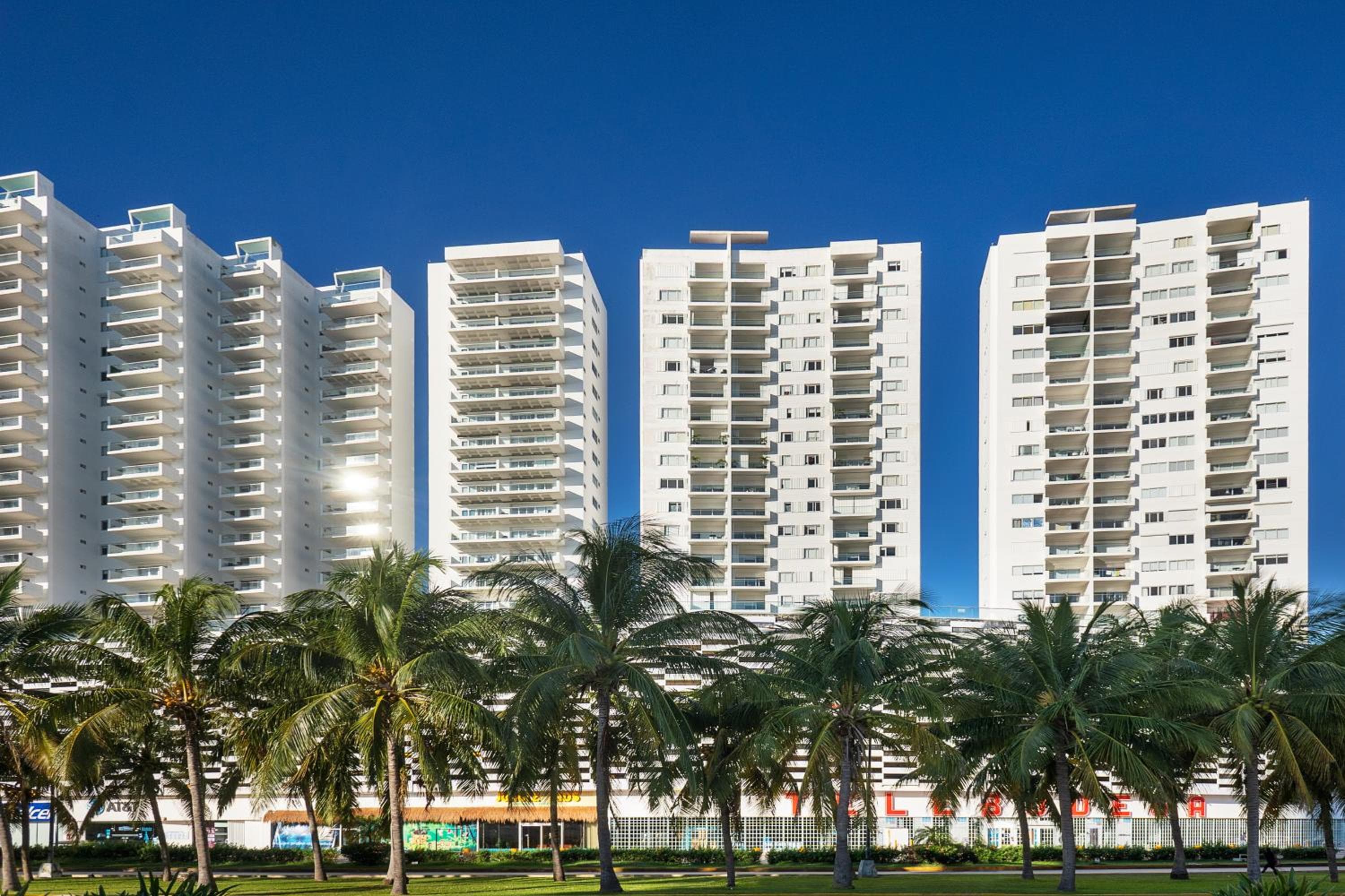 Suites Malecon Cancun — 16