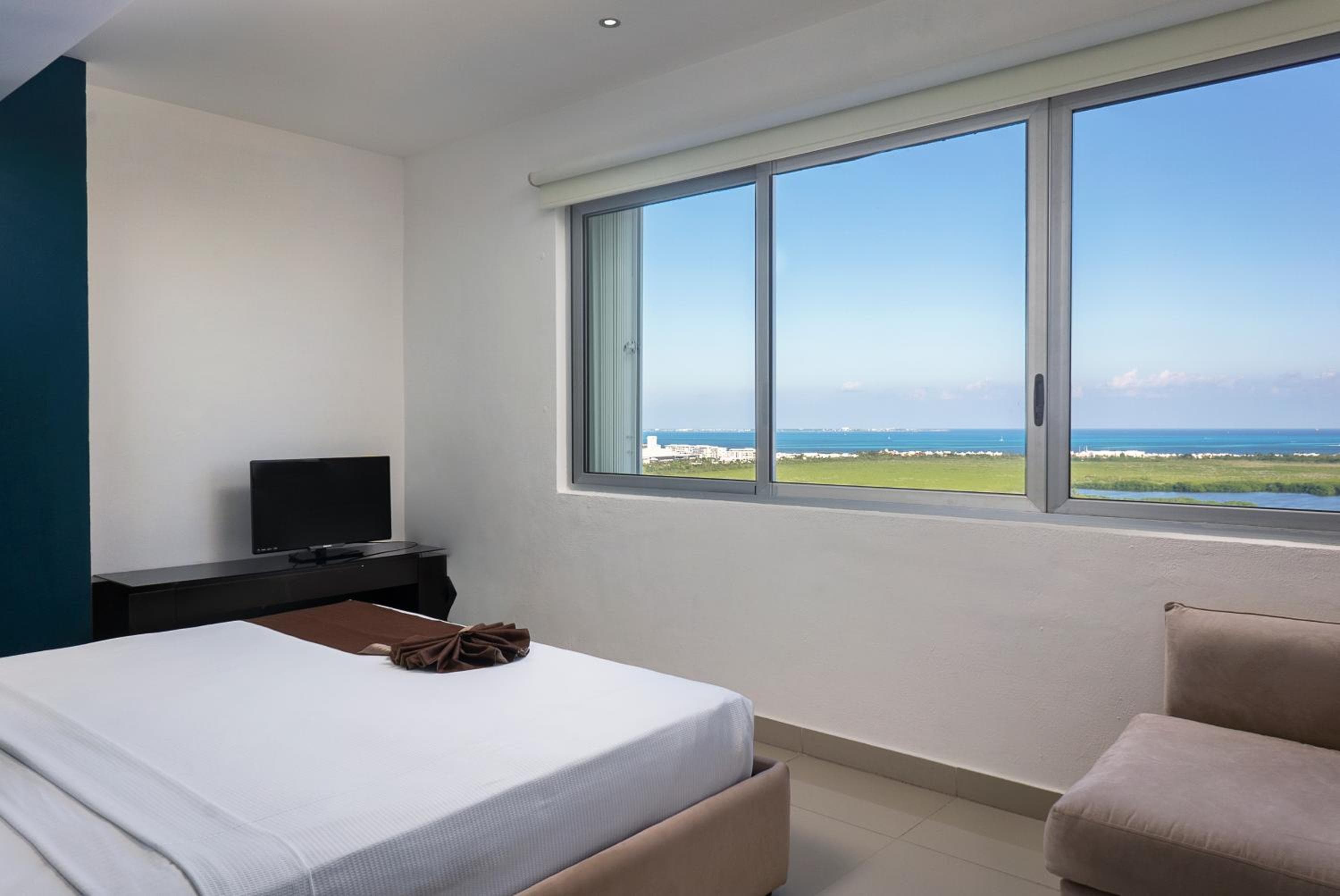 Suites Malecon Cancun — 14