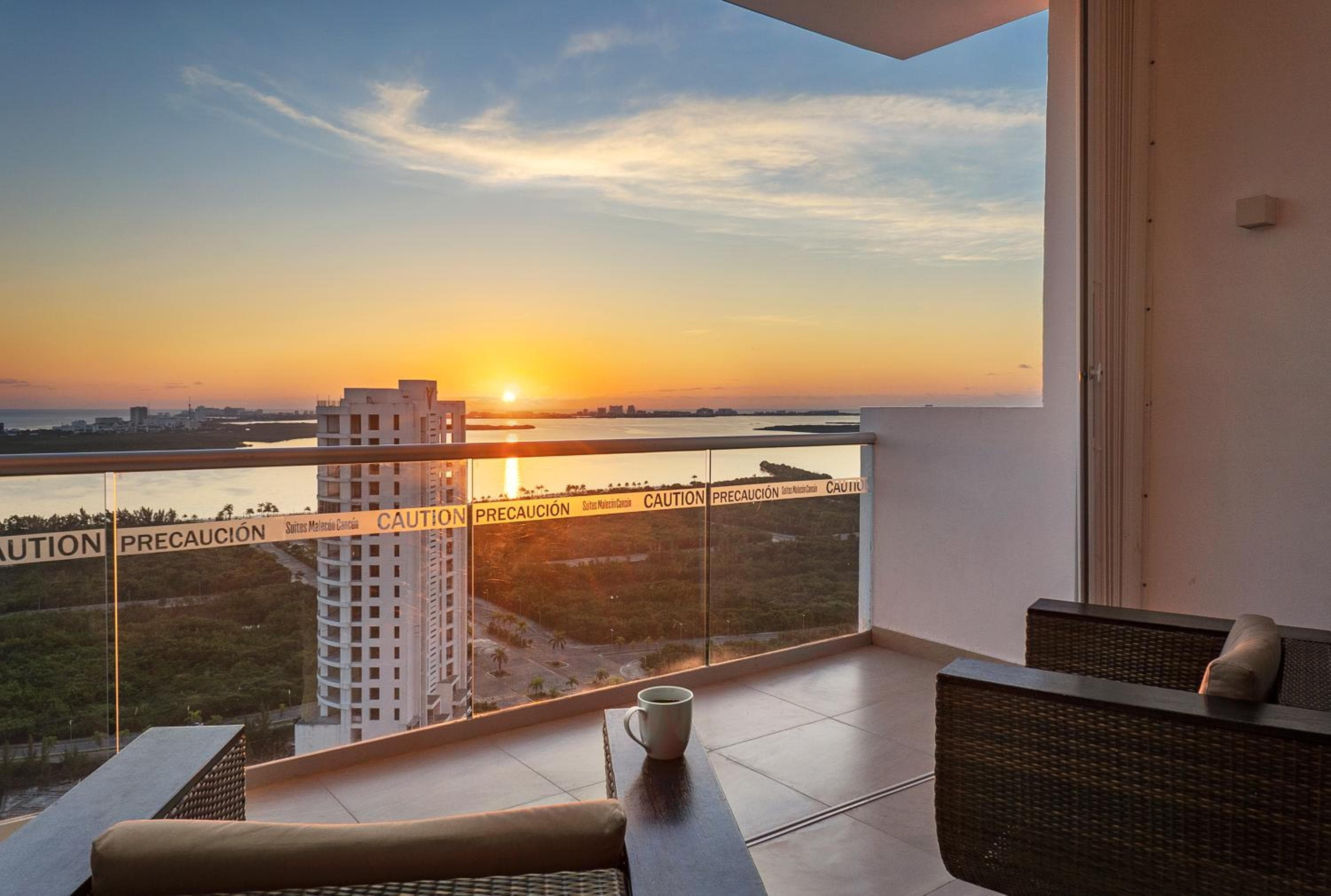 Suites Malecon Cancun — 2