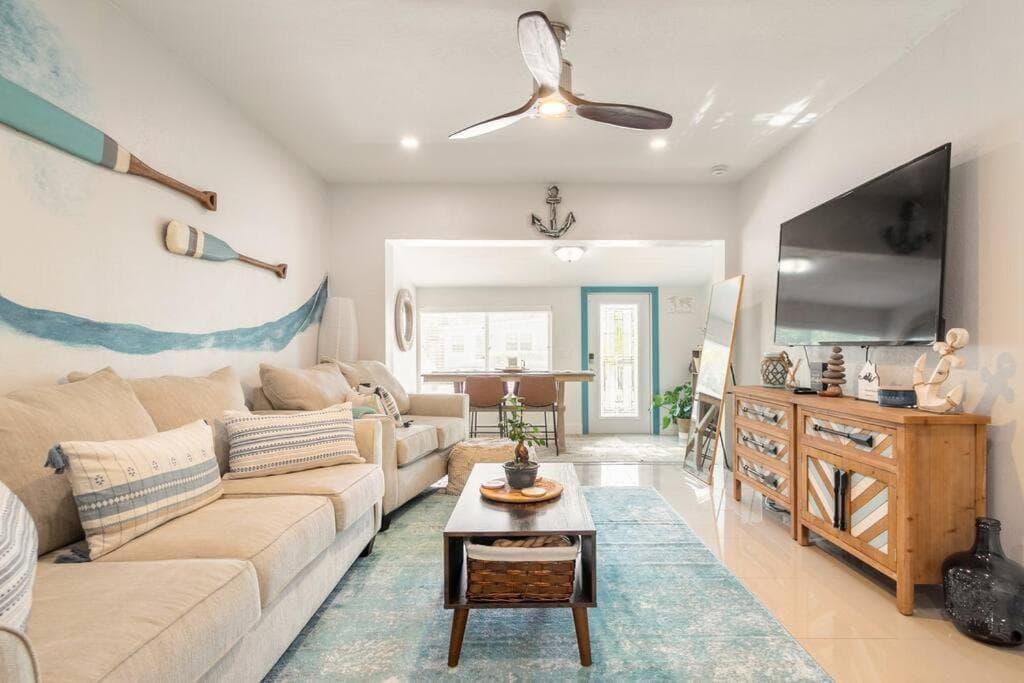 Central Nautical Themed 4 bed 2 bath Home — 19