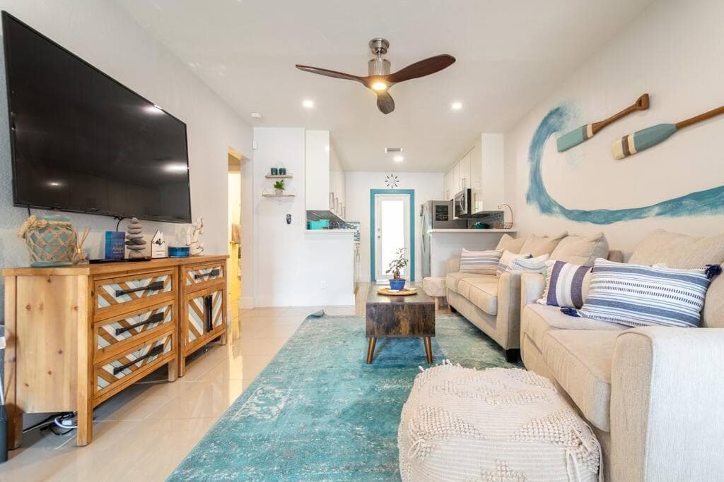 Central Nautical Themed 4 bed 2 bath Home — 9
