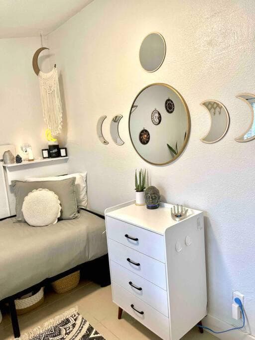 Central Nautical Themed 4 bed 2 bath Home — 24